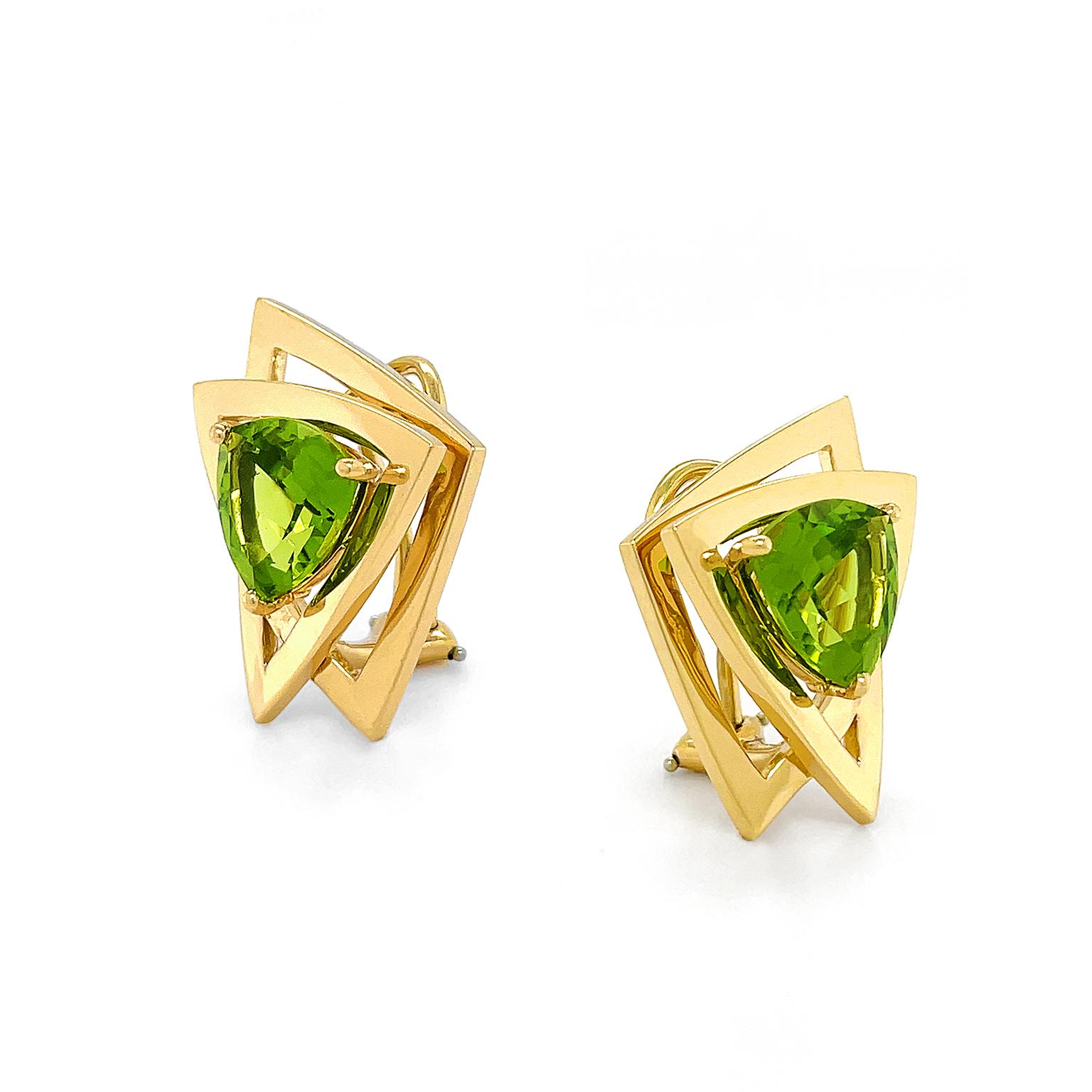 Trillion Cut 18K Yellow Gold Trillion Peridot Clip-On Earrings For Sale