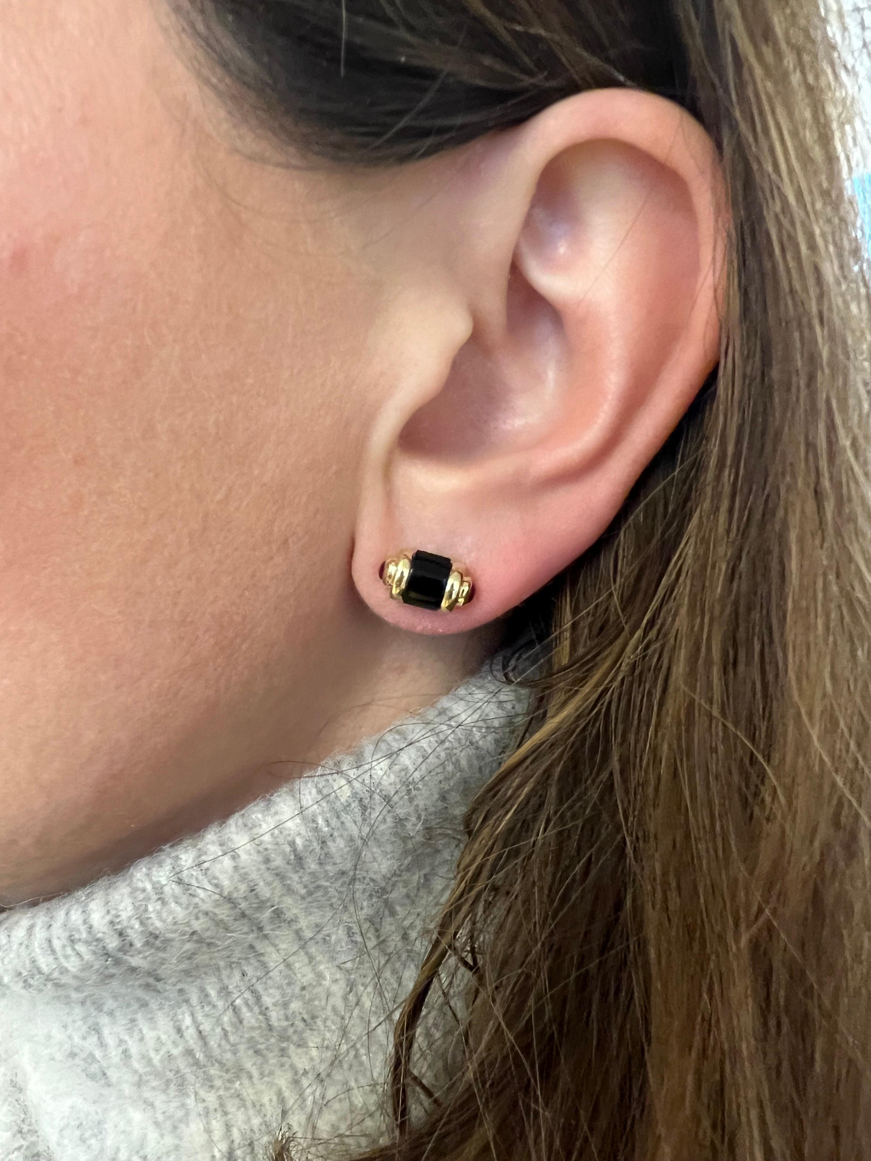 18k Yellow Gold Tube Stud Earrings with handcut Black Onyx and Cabochon Rubies For Sale 2