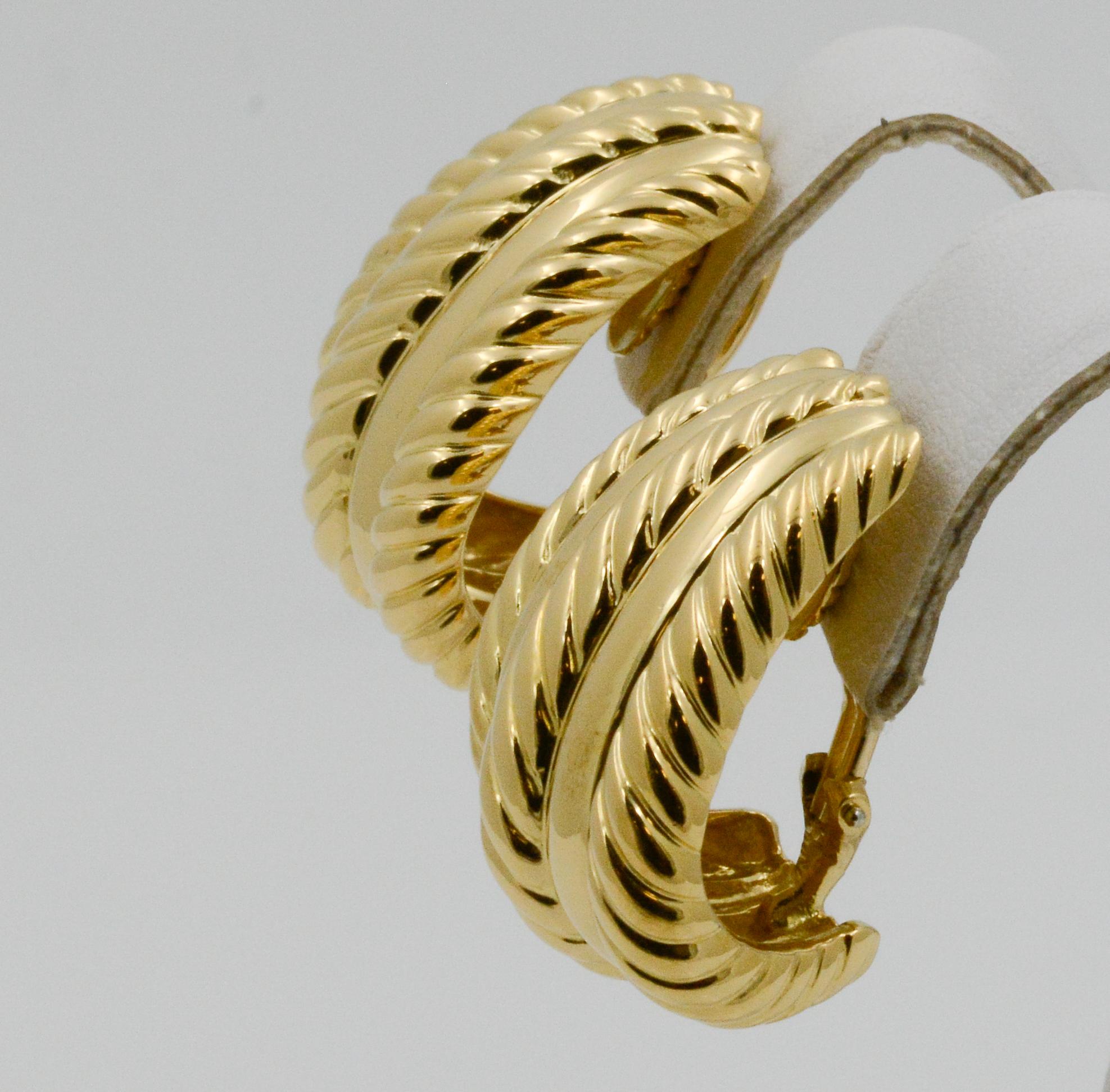 18 Karat Yellow Gold Turi Tapered Half Hoop Earrings In Good Condition In Dallas, TX