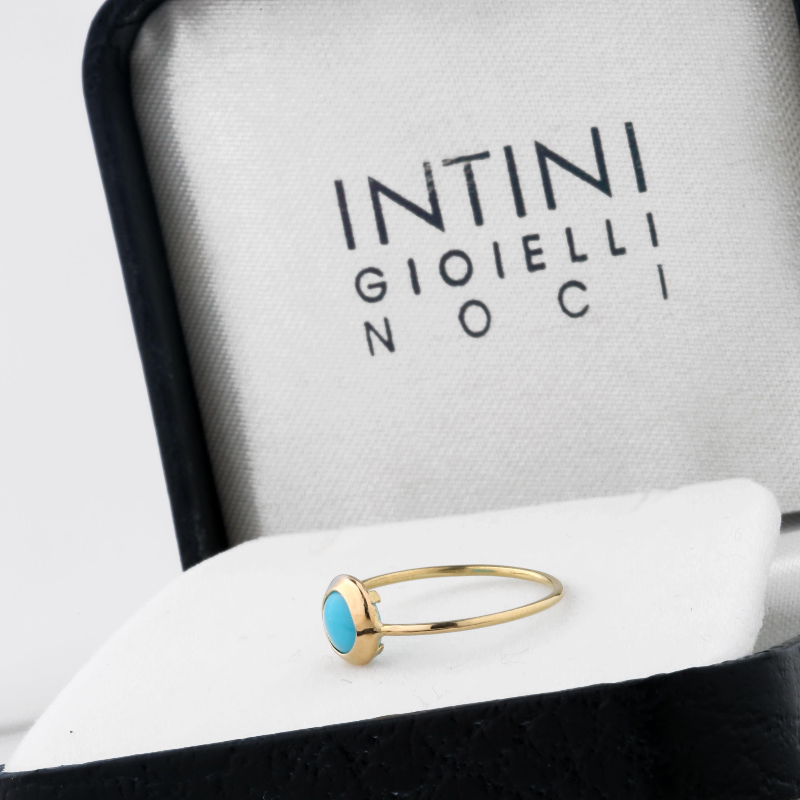 Nos pierres précieuses naturelles résonnent profondément avec l'âme de celui qui les porte.
Cette collection de délicates bagues empilables ne fait pas exception à la règle, car son charme gracieux et sa couleur bleu profond vous rempliront de