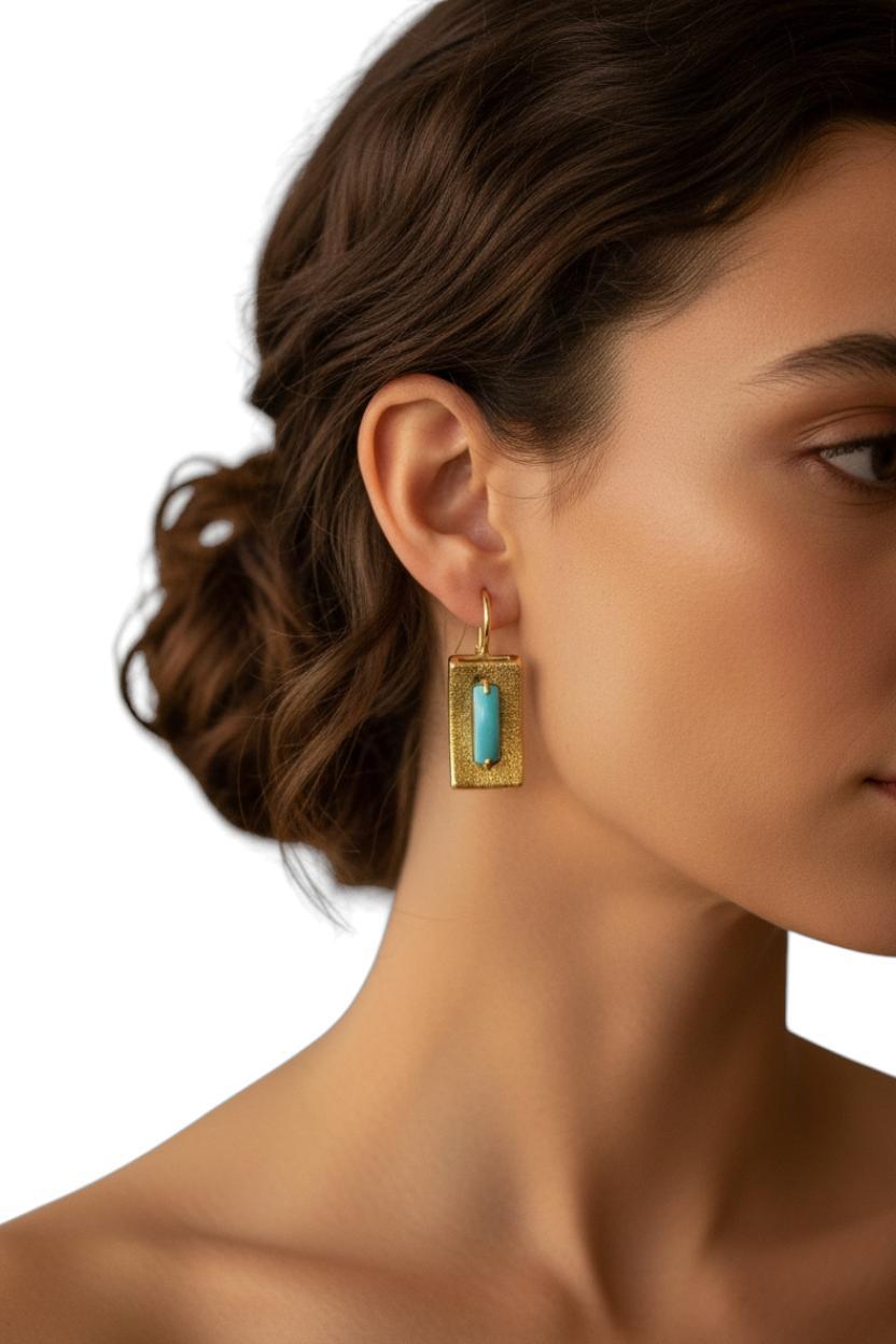 Boucles d'oreilles pendantes en or jaune 18K avec turquoise #24017 en vente 1