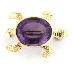 18k yellow gold turtle-shaped brooch with amethyst and brilliant-cut diamonds