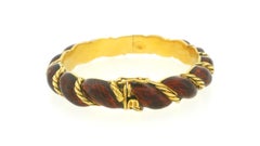 Bracelet rigide torsadé en or jaune 18 carats avec émail bordeaux