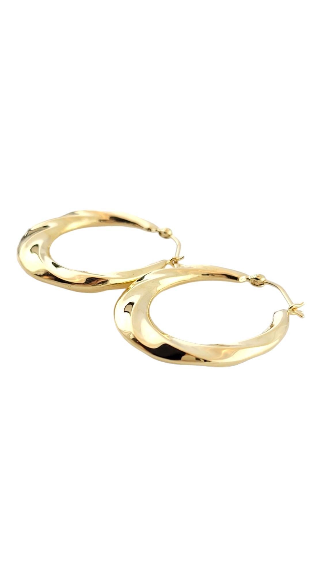 18K Yellow Gold Twist Hoop Earrings #15854 In Good Condition For Sale In Washington Depot, CT