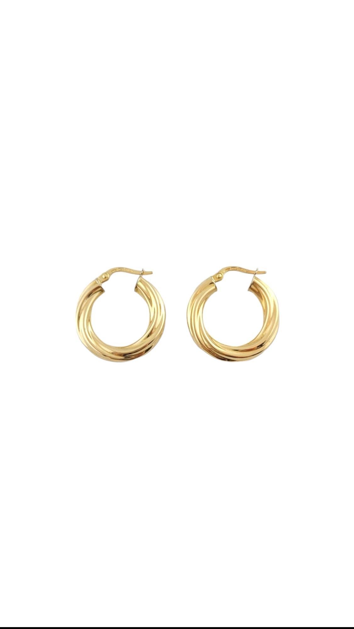 Vintage 18K Yellow Gold Twist Hoop Earrings

18 karat yellow gold hoop earrings with a twist design.

Weight: 1.4 dwt/ 2.2 g

Hallmark: 750 Italy Milor

Size: 23 mm X 21.9 mm/ 0.9 in X 0.86 in

Approximately 3.9 mm thick.

Very good condition,