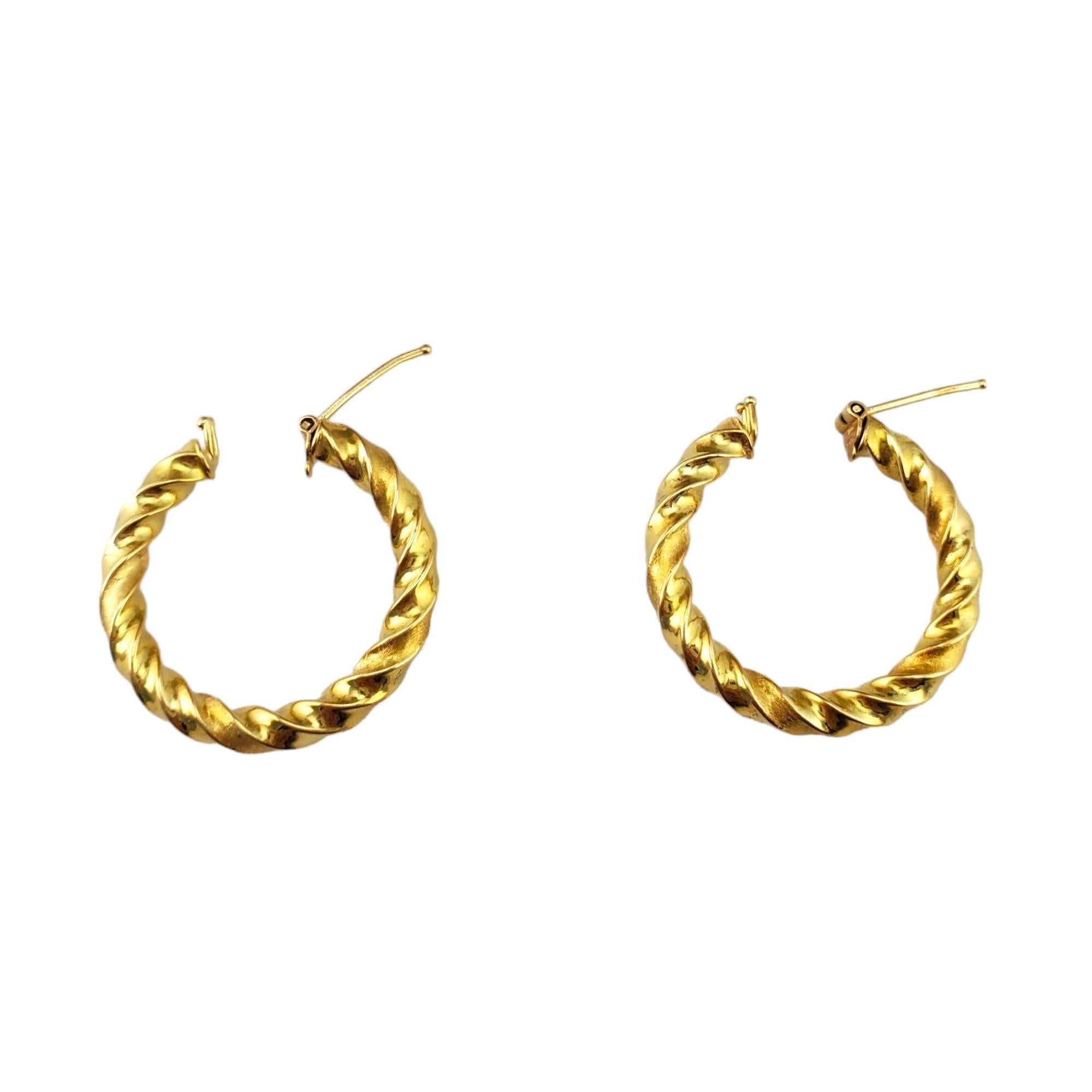18K Yellow Gold Twist Hoop Earrings #21359 In Good Condition For Sale In Washington Depot, CT