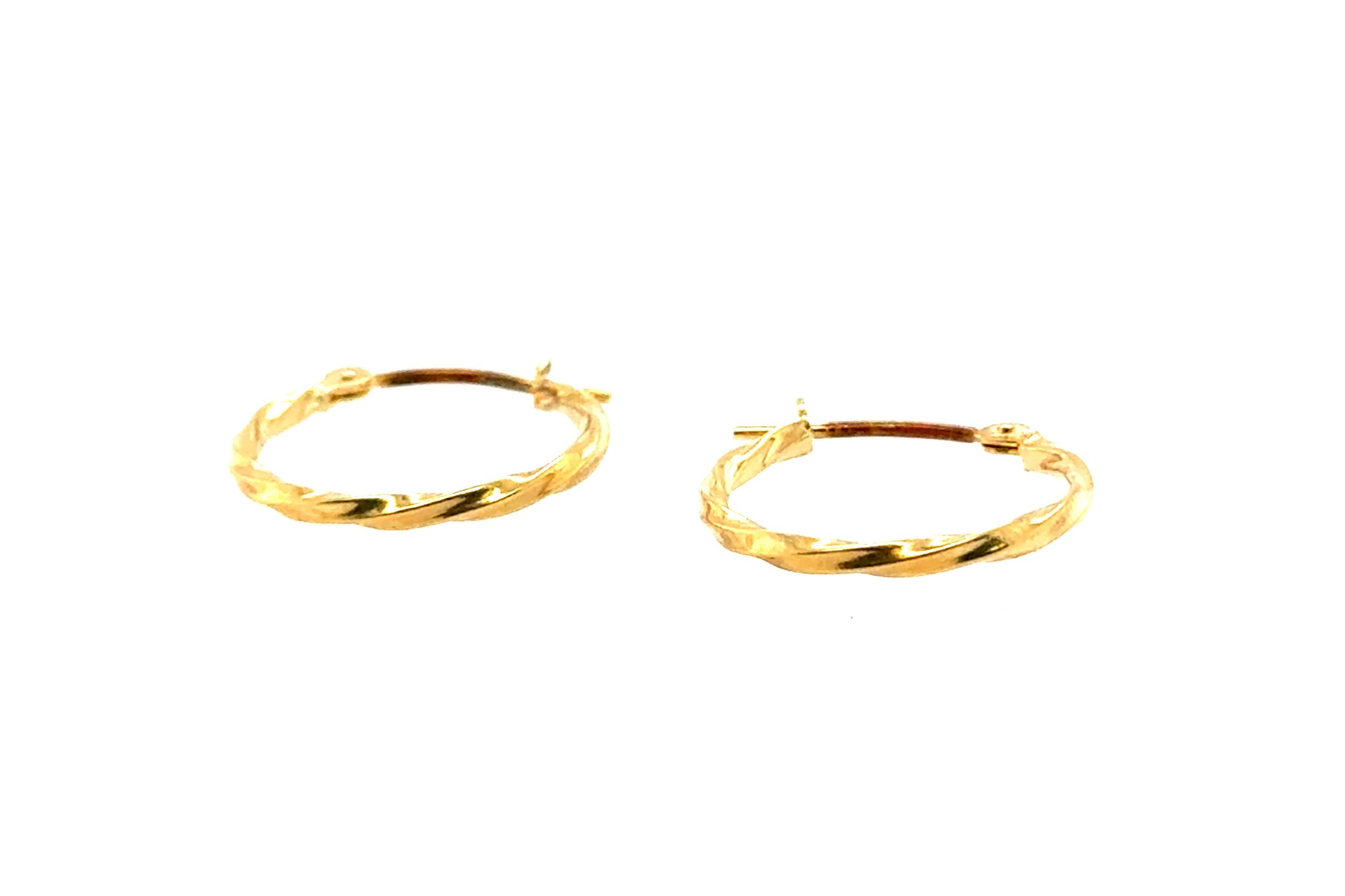 Boucles d'oreilles torsadées en or jaune 18K Excellent état - En vente à Dearborn, MI