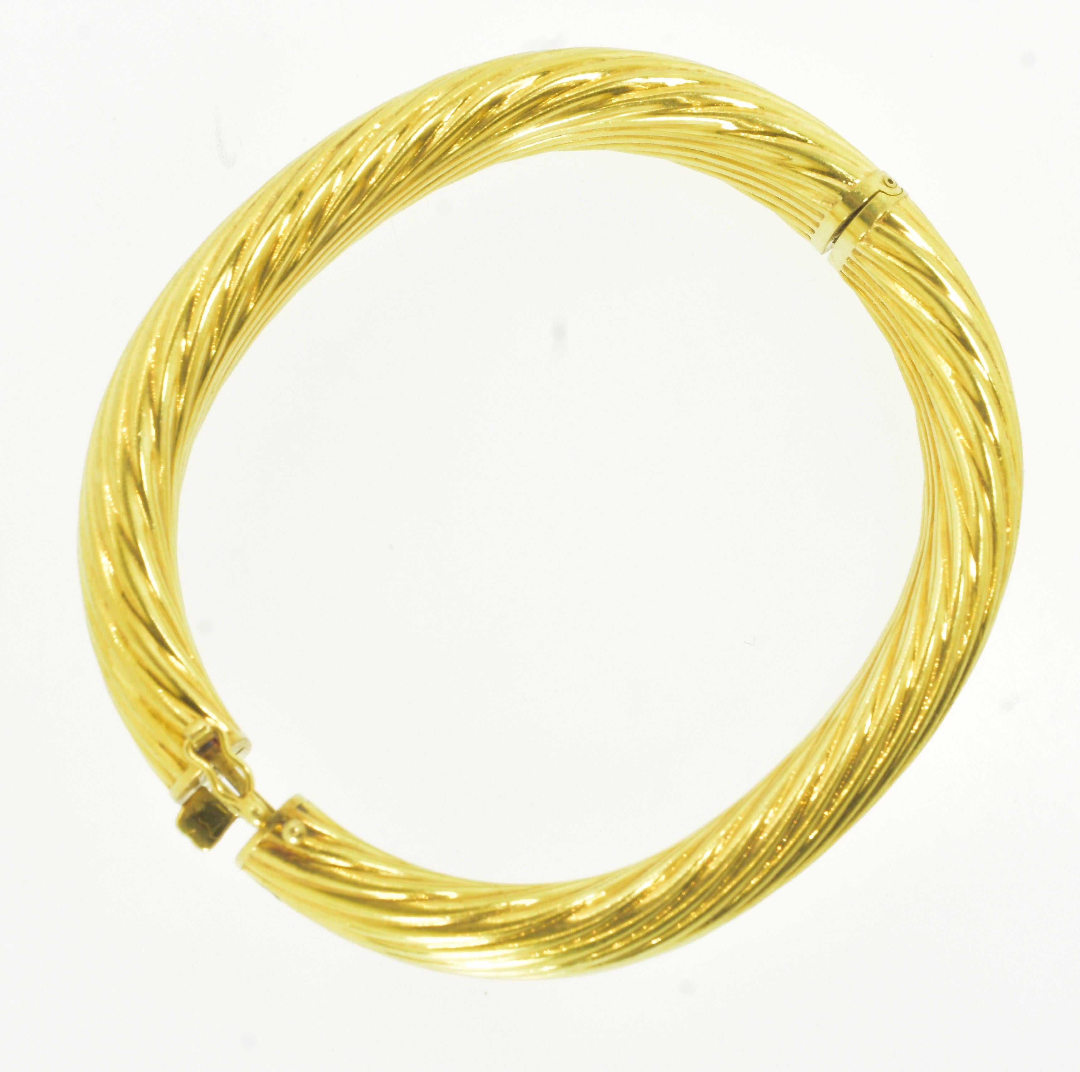 18K Yellow Gold Twist Vintage Bangle or Cuff Bracelet that Opens, c. 1960 4