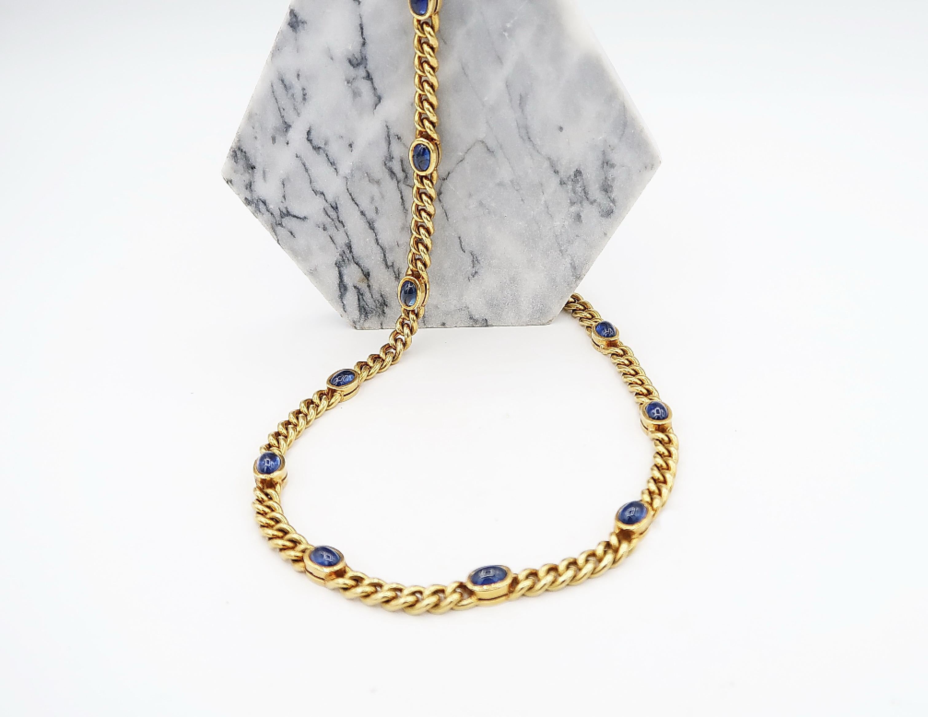 18K Yellow Gold Twisted Curb Chain Necklace with Bezel-Set Oval Cabochon Sapphires

Gold: 18K Yellow Gold 63.203 g
Sapphire: 13 pcs, Cabochon, 24.15 ct in total