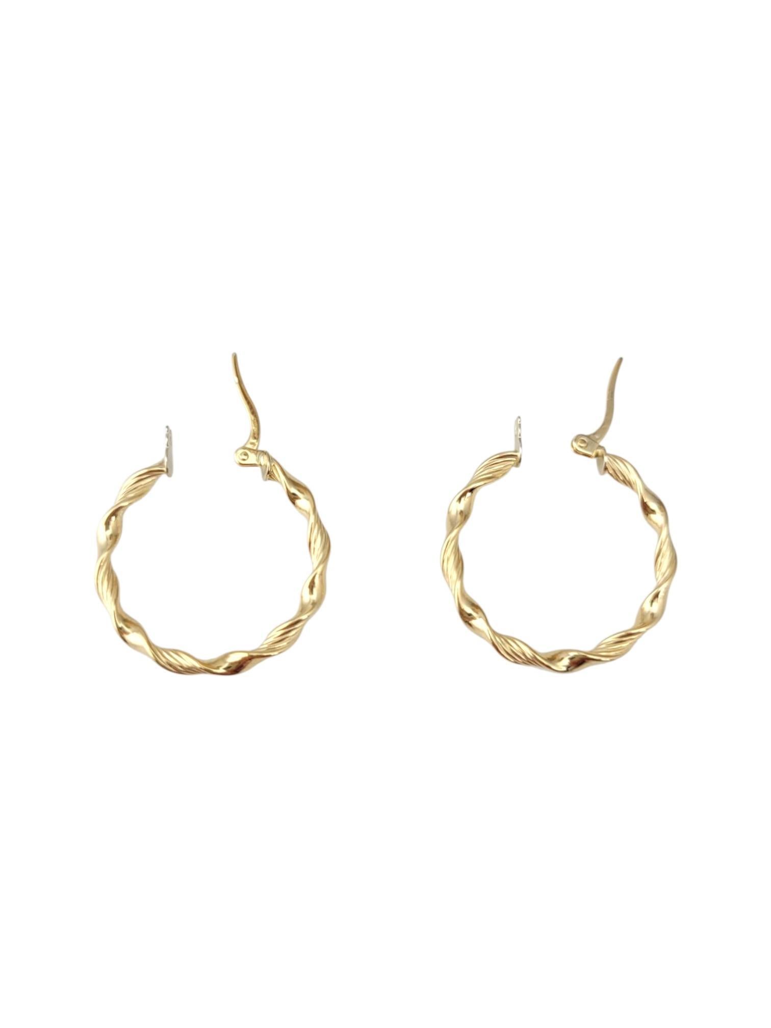 18K Yellow Gold Twisted Hoop Earrings #21753 Bon état - En vente à Washington Depot, CT