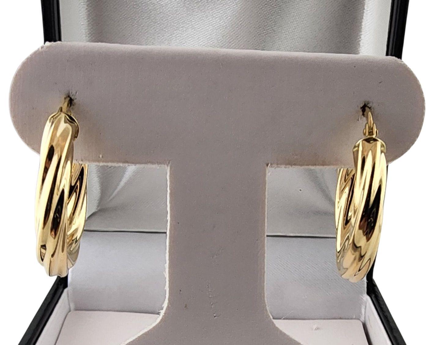 Contemporain Boucles d'oreilles en or jaune 18k torsadées #23061 en vente