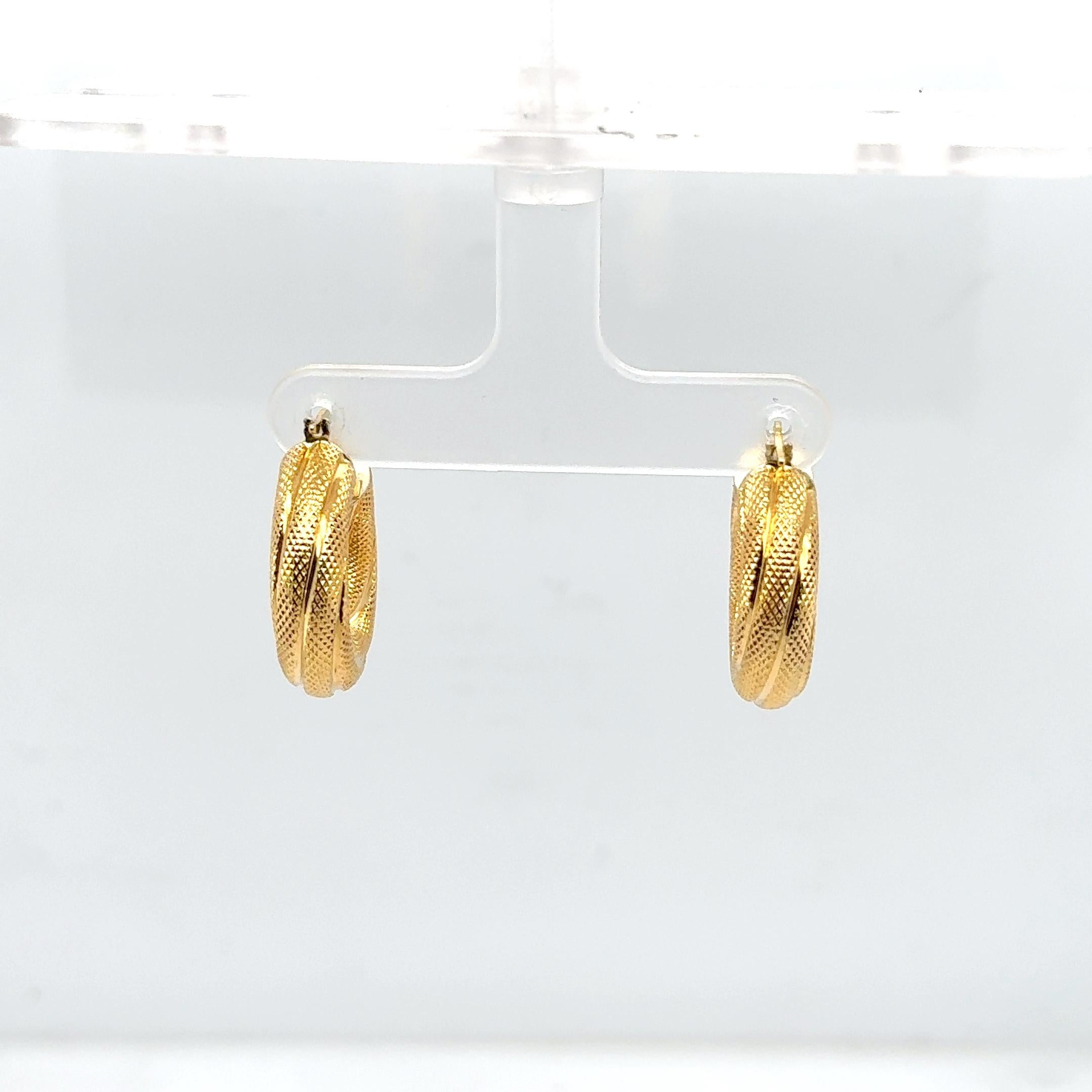 Pendientes de aro trenzados de oro amarillo de 18 quilates en Bueno estado para la venta en Coral Gables, FL