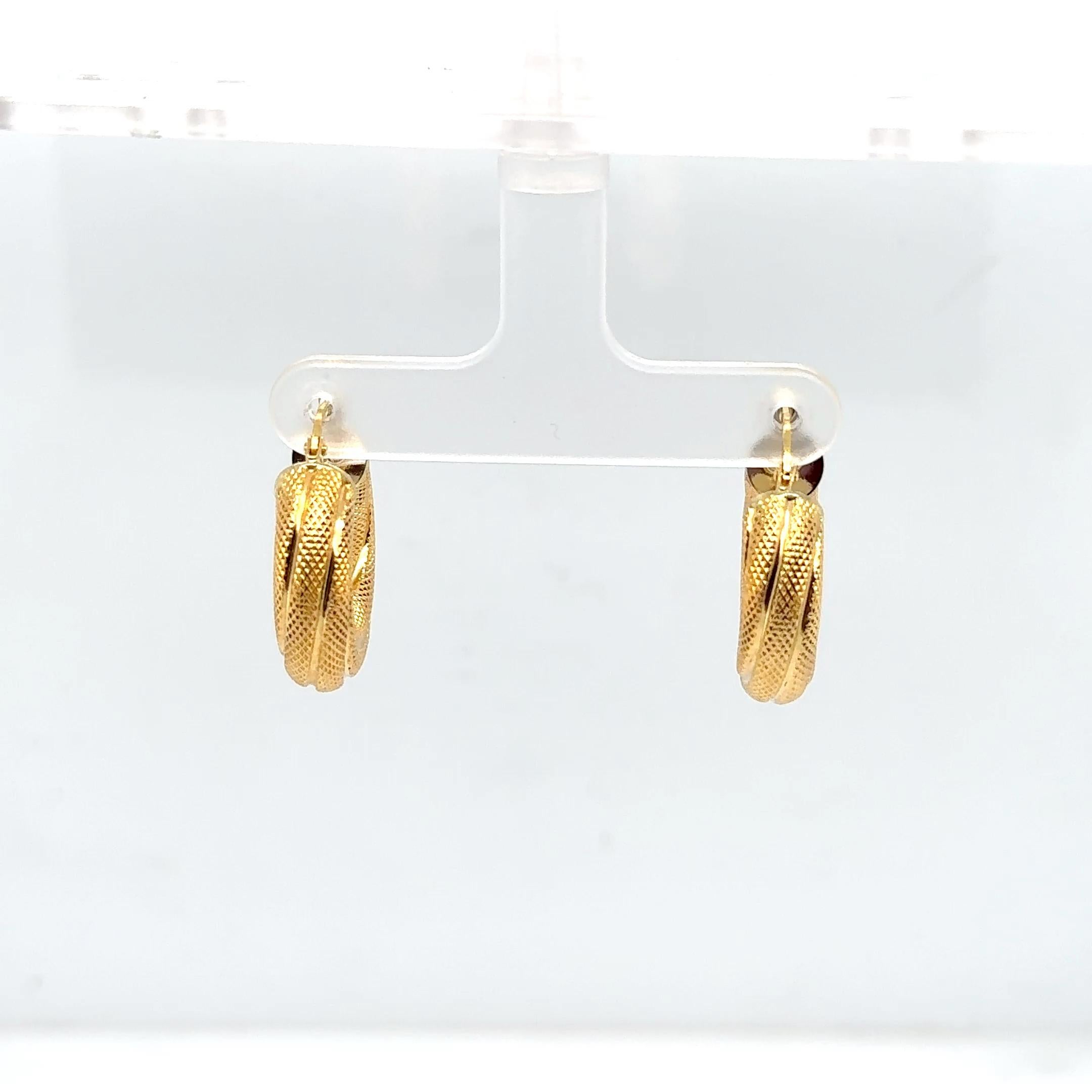 Pendientes de aro trenzados de oro amarillo de 18 quilates en venta 1