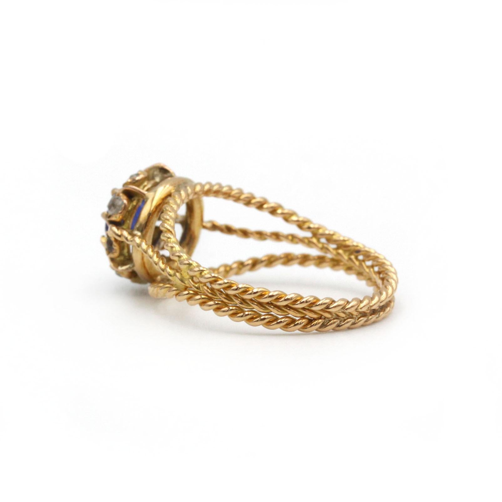 Taille ronde Bague torsadée en or jaune 18 carats avec saphirs et diamants en vente