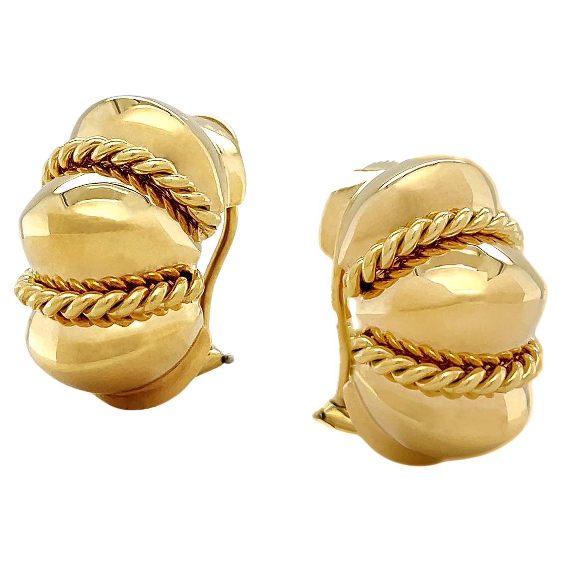 Boucles d'oreilles clips en or jaune 18K avec fil torsadé et crevettes  en vente