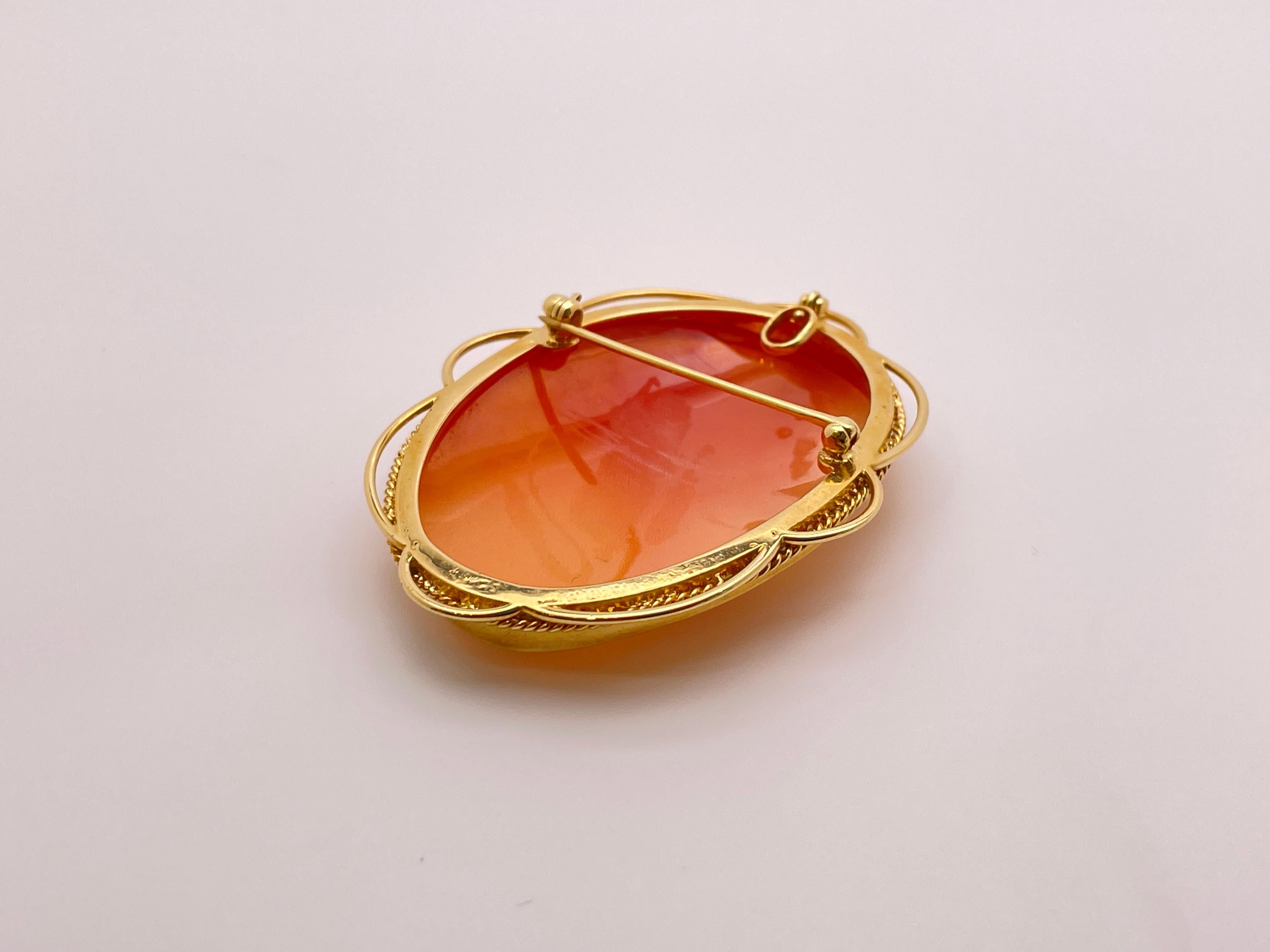 18K Yellow Gold Two Roman Graces Shell Cameo Pendant Brooch Pin im Angebot 1