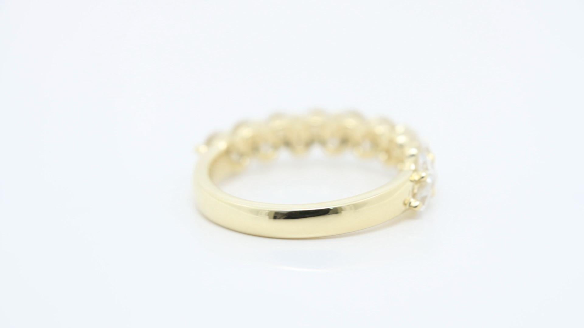 18K Yellow Gold Two-Row Domed Round Diamond Band im Zustand „Neu“ im Angebot in Hong Kong, HK