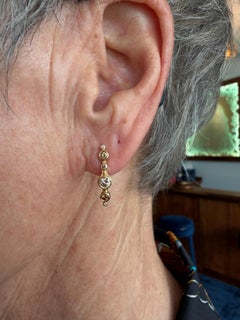 Cerchi a U in oro giallo 18K con diamanti bianchi e champagne di Audrius Krulis