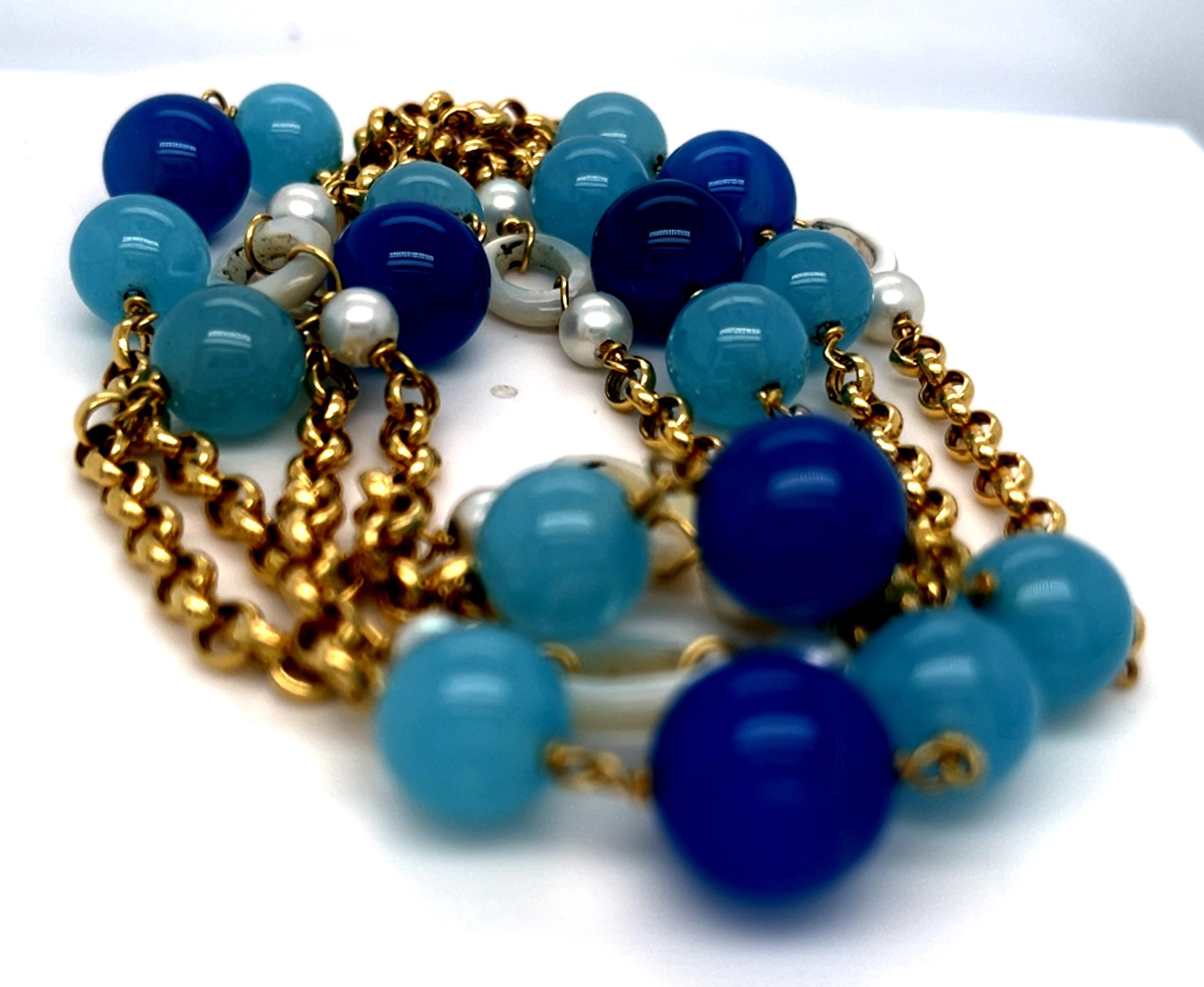 Collier en or jaune 18k avec calcédoine teintée et perles de culture 36