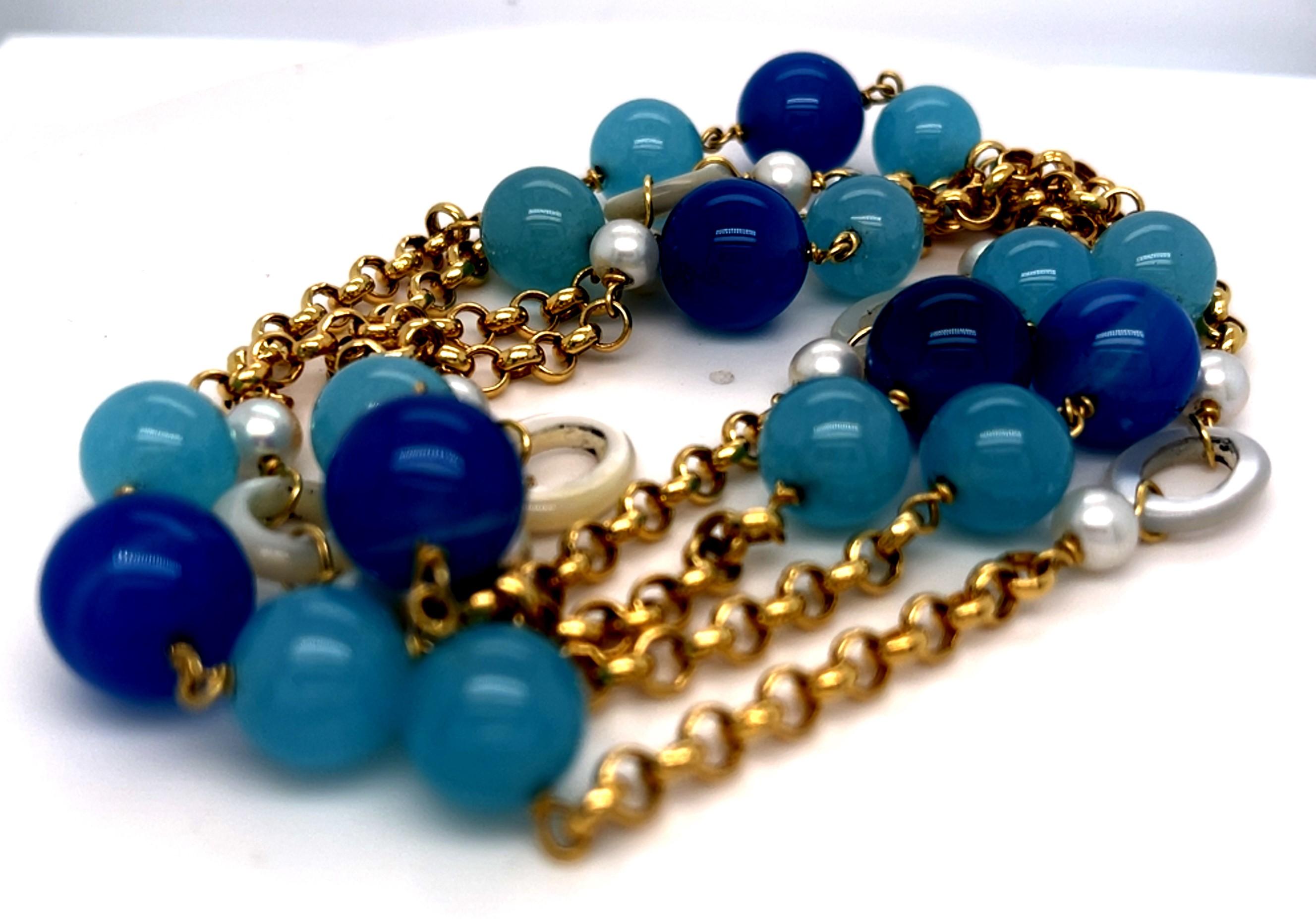 Collier en or jaune 18k avec calcédoine teintée et perles de culture 36