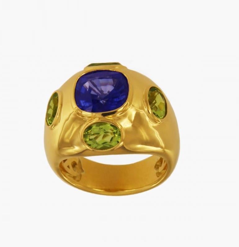 Women's 18K Yellow Gold Unisex Ring with Sapphire and Peridots For Sale