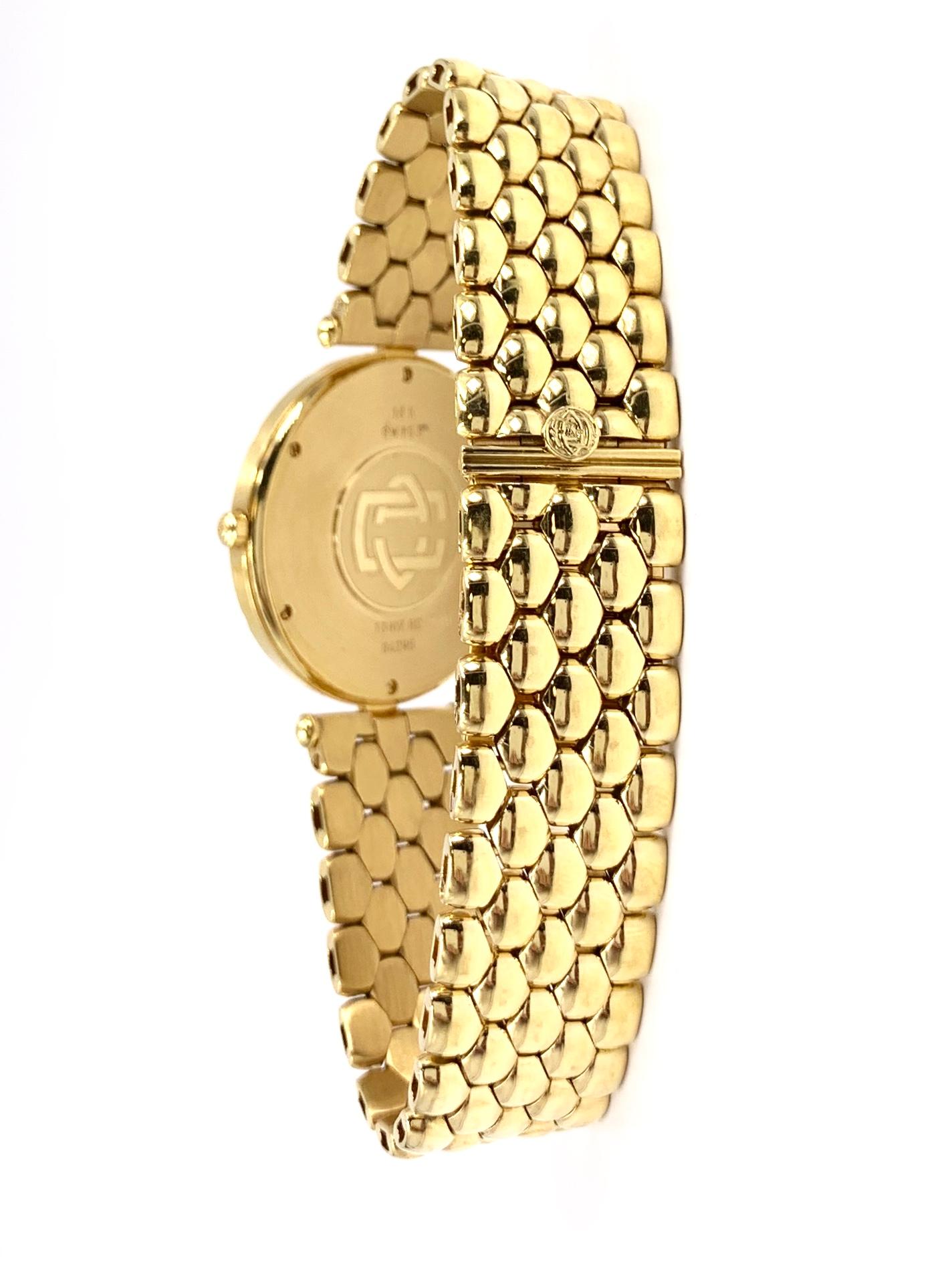 Round Cut 18 Karat Yellow Gold Van Cleef & Arpels Classique Watch with Diamonds