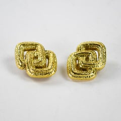 Boucles d'oreilles en or jaune 18 carats de la marque Van Cleef & Arpels