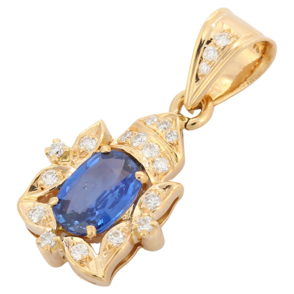 Contemporary 18K Yellow Gold Pendant with Blue Sapphire and Diamond For Sale