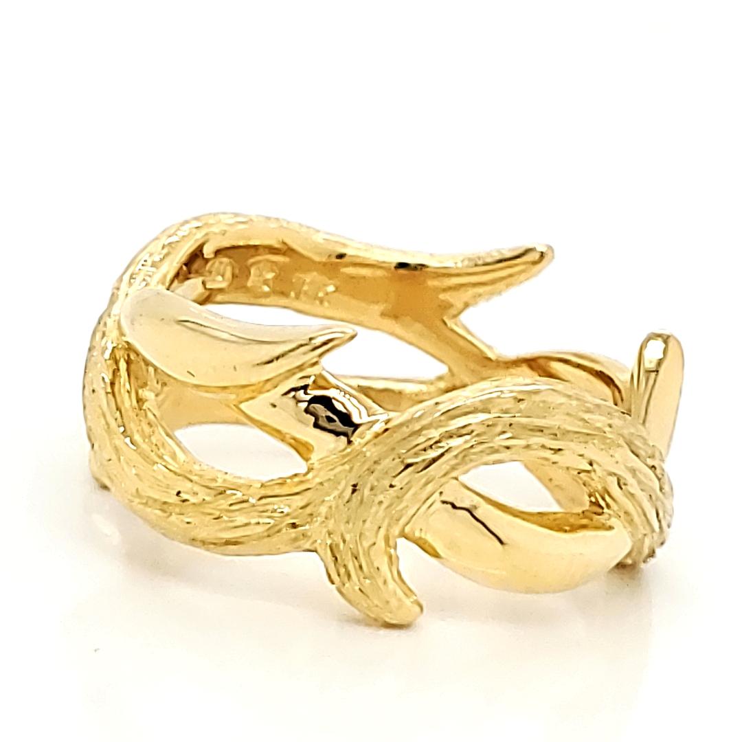 Funkeln Sie wie das Sonnenlicht auf taufrischen Blättern mit unserem 18k Gelbgold Rankenring! 

Er ist aus 10,20 Gramm glänzendem Gold gefertigt.

Unser herrliches Gold stammt aus den reichen Minen Südafrikas.

Gold wird seit Jahrhunderten abgebaut,