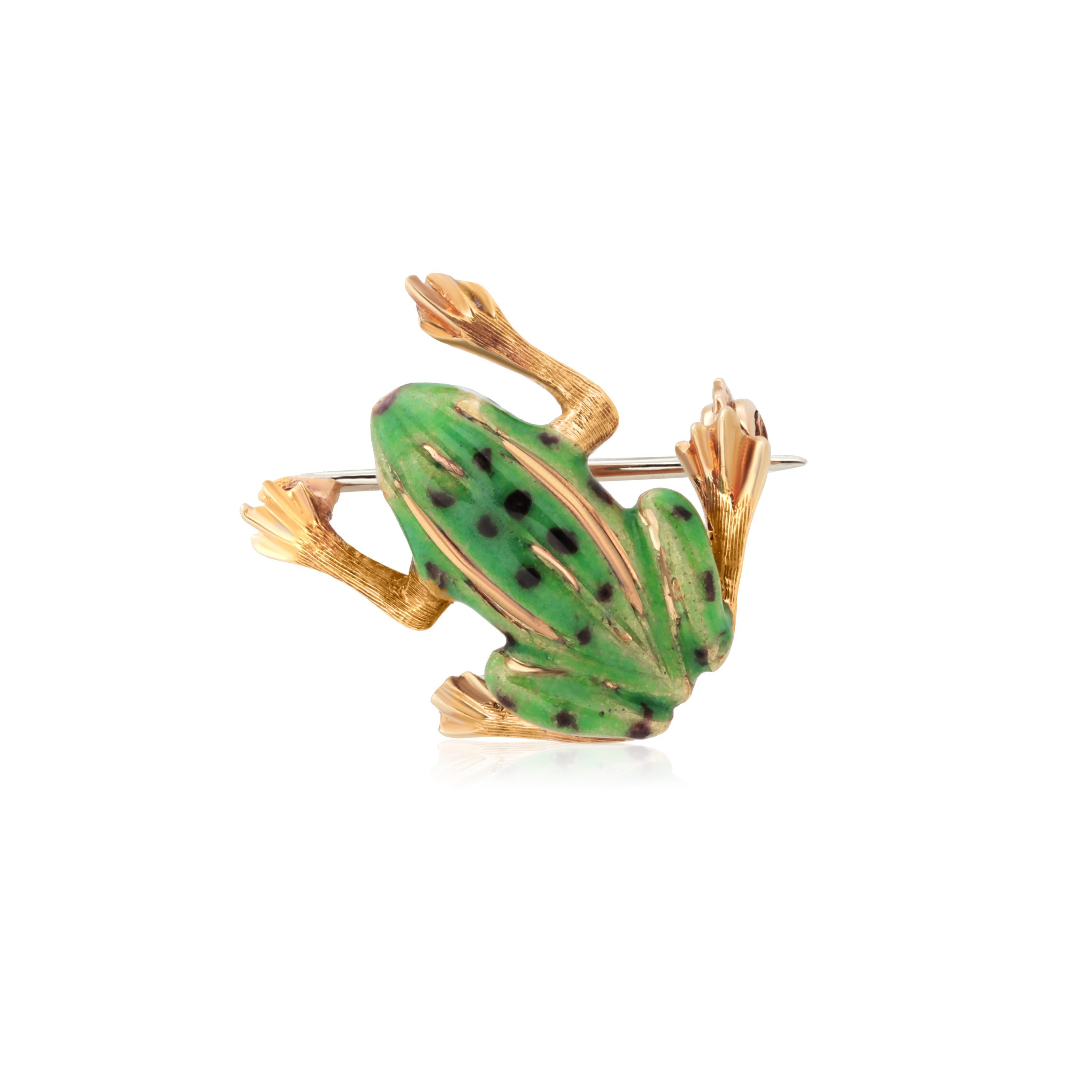 18K Yellow Gold Vintage 3D Frog Brooch with Green Spotted Enamel Details For Sale 2