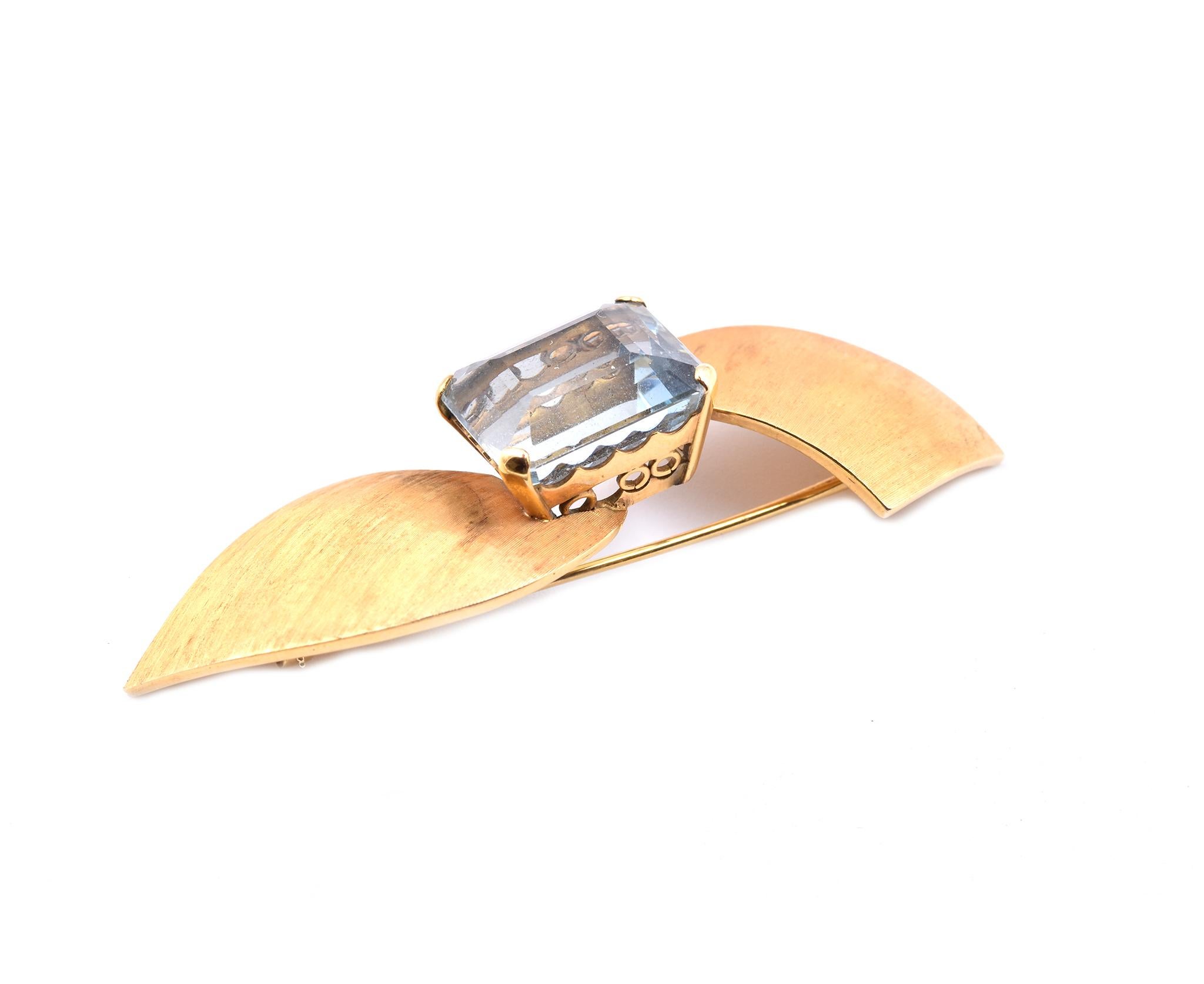 18 Karat Yellow Gold Vintage Aquamarine Custom Pin In Excellent Condition For Sale In Scottsdale, AZ