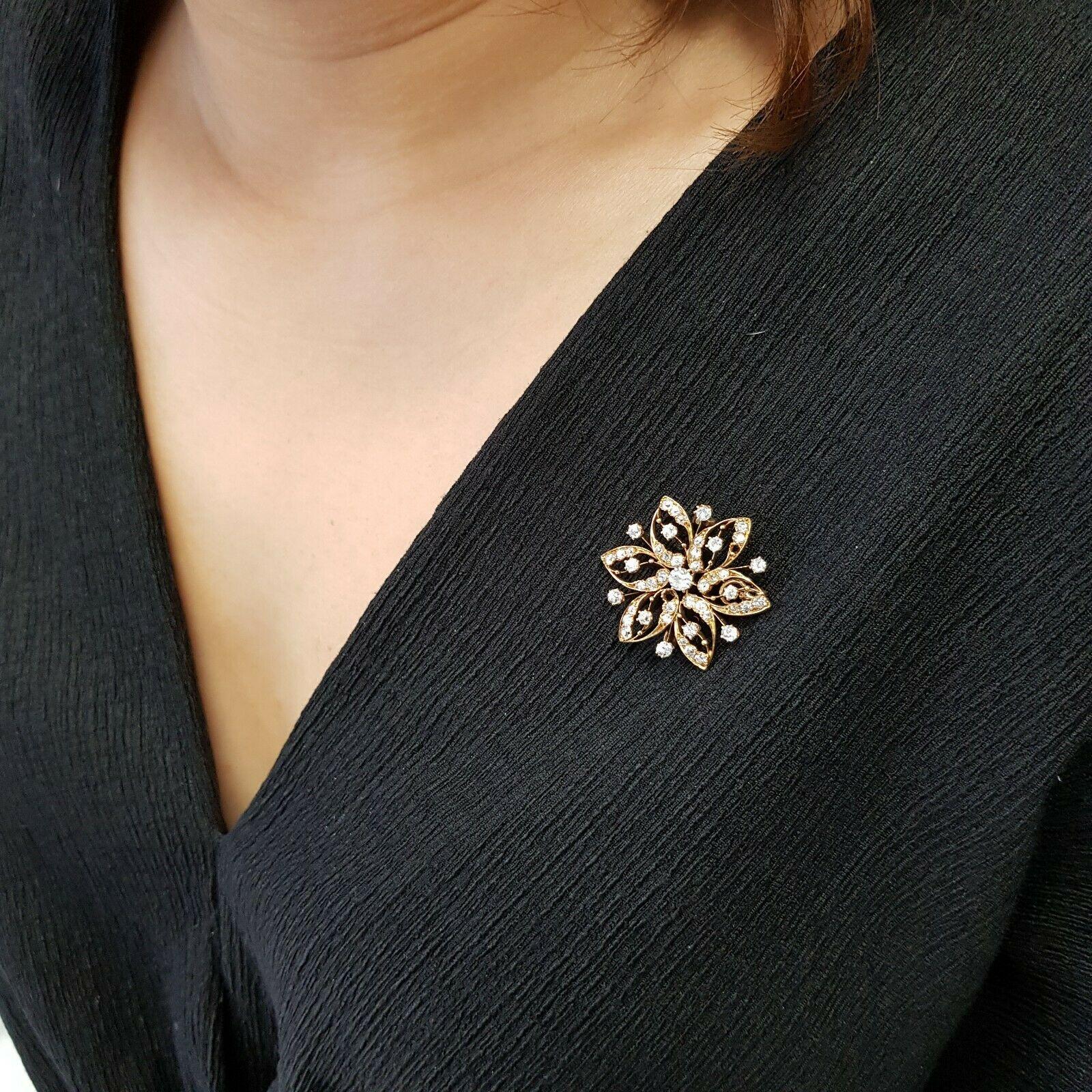 18 Karat Yellow Gold Vintage Brooch with Many Diamonds In Excellent Condition In Los Angeles, CA