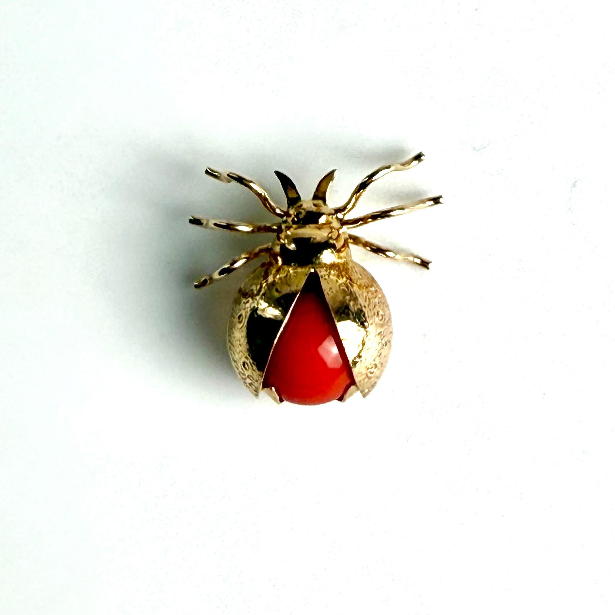  Broche en or jaune 18K, coccinelle en corail vintage Unisexe 