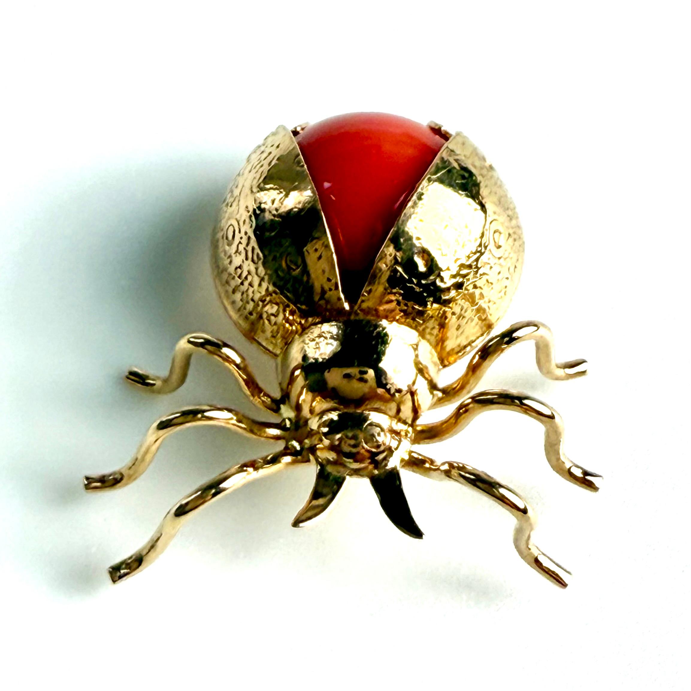 Broche en or jaune 18K, coccinelle en corail vintage 3