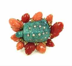 Broche vintage en or jaune 18 carats avec diamants, turquoises et corail et tortue de mer 0,78 carat poids total