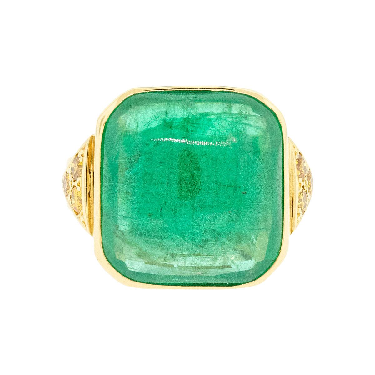 18 Karat Gelbgold Vintage Smaragd Cabochon-Ring mit Smaragd

Wenn es um Schmuck geht, haben Vintage-Stücke einen einzigartigen Charme und eine Geschichte, die moderne Kreationen einfach nicht wiedergeben können. Der 18k Gelbgold Vintage Emerald