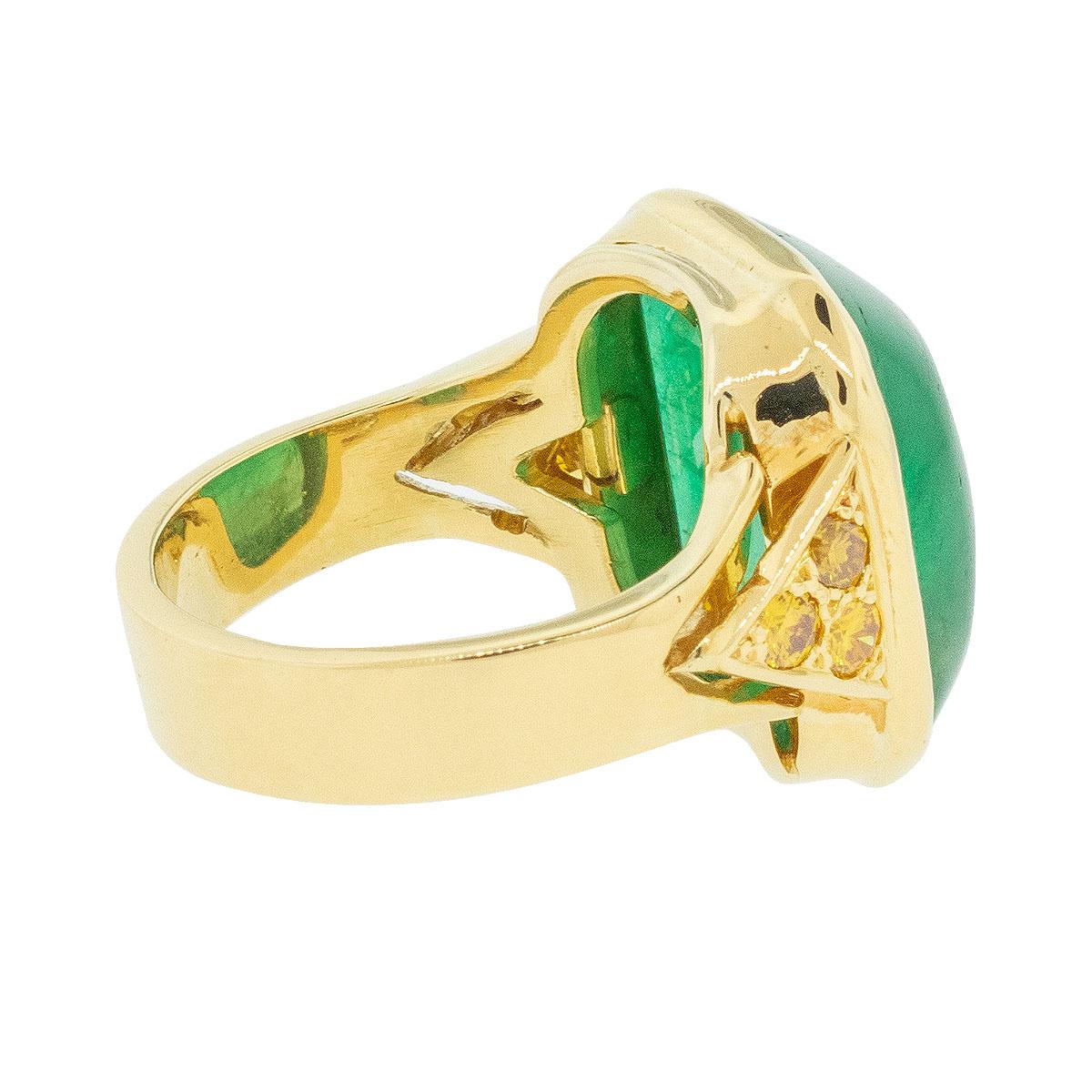 18k Yellow Gold Vintage Emerald Cabochon Ring For Sale 1