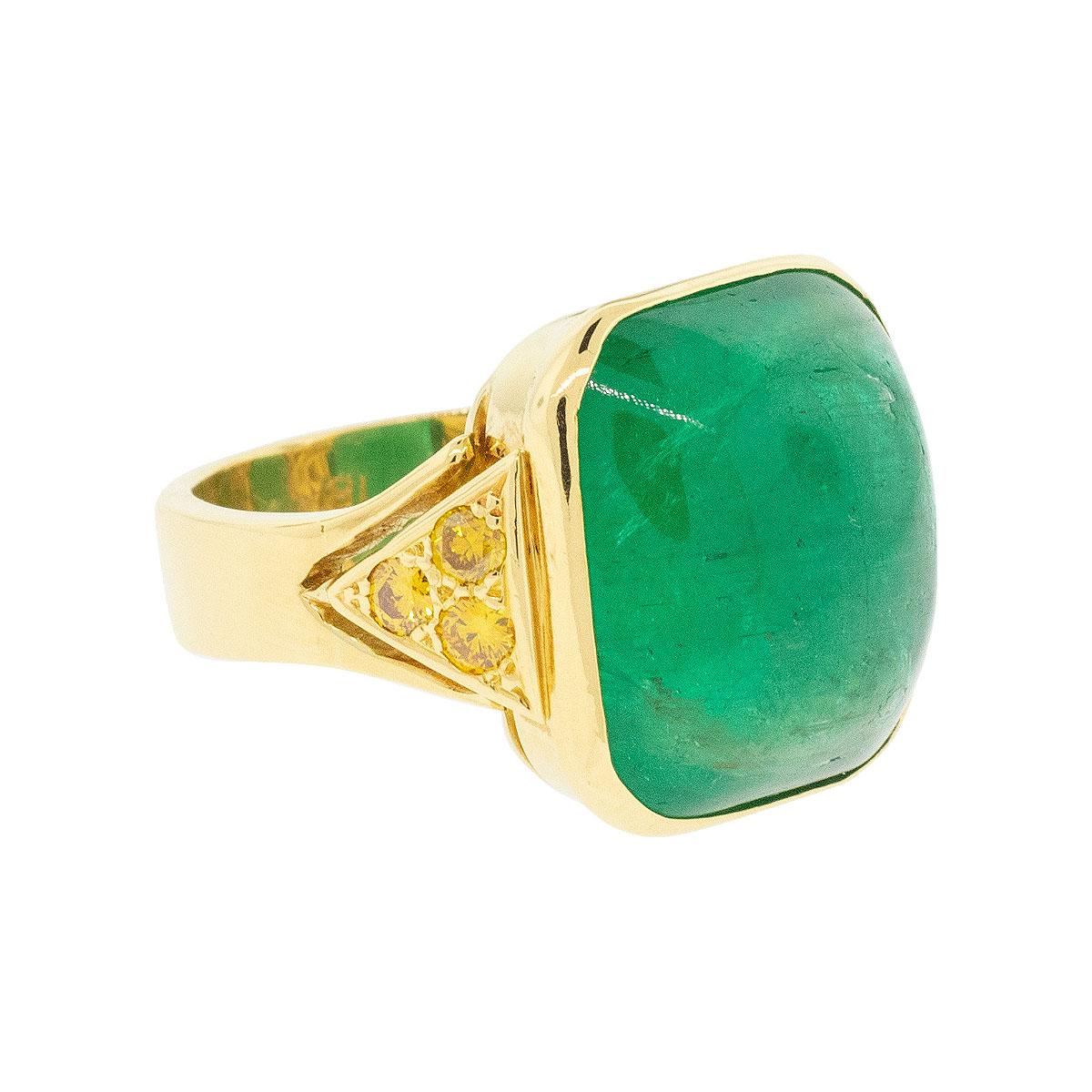 18k Yellow Gold Vintage Emerald Cabochon Ring For Sale 2