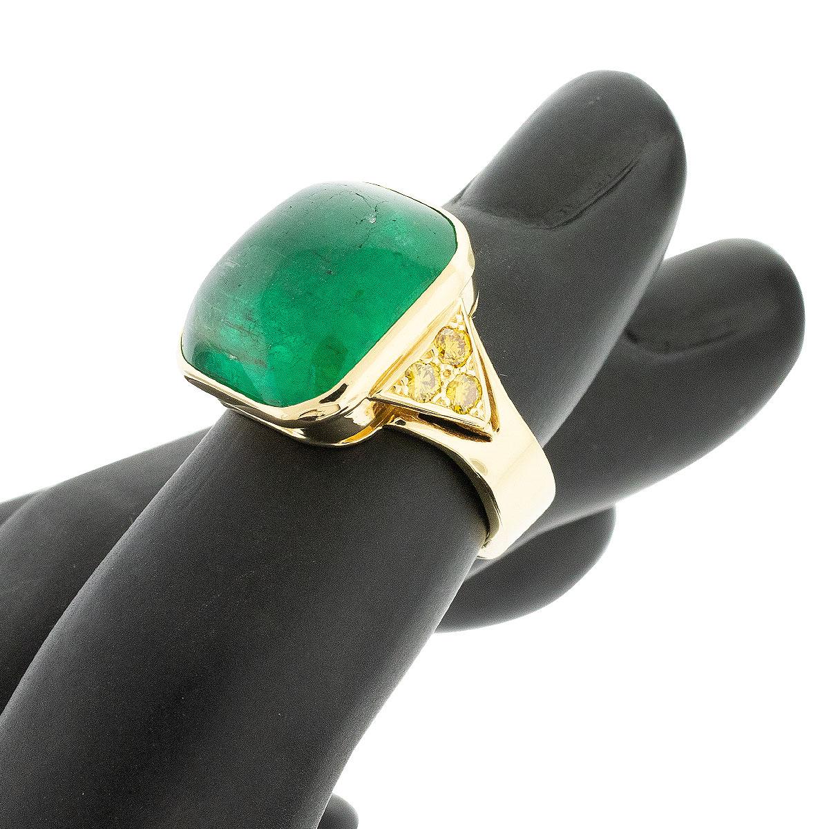 18k Yellow Gold Vintage Emerald Cabochon Ring For Sale 4