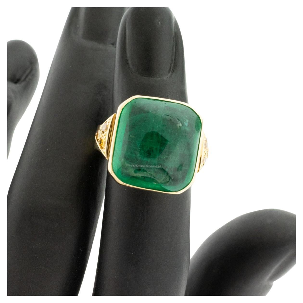 18k Yellow Gold Vintage Emerald Cabochon Ring For Sale