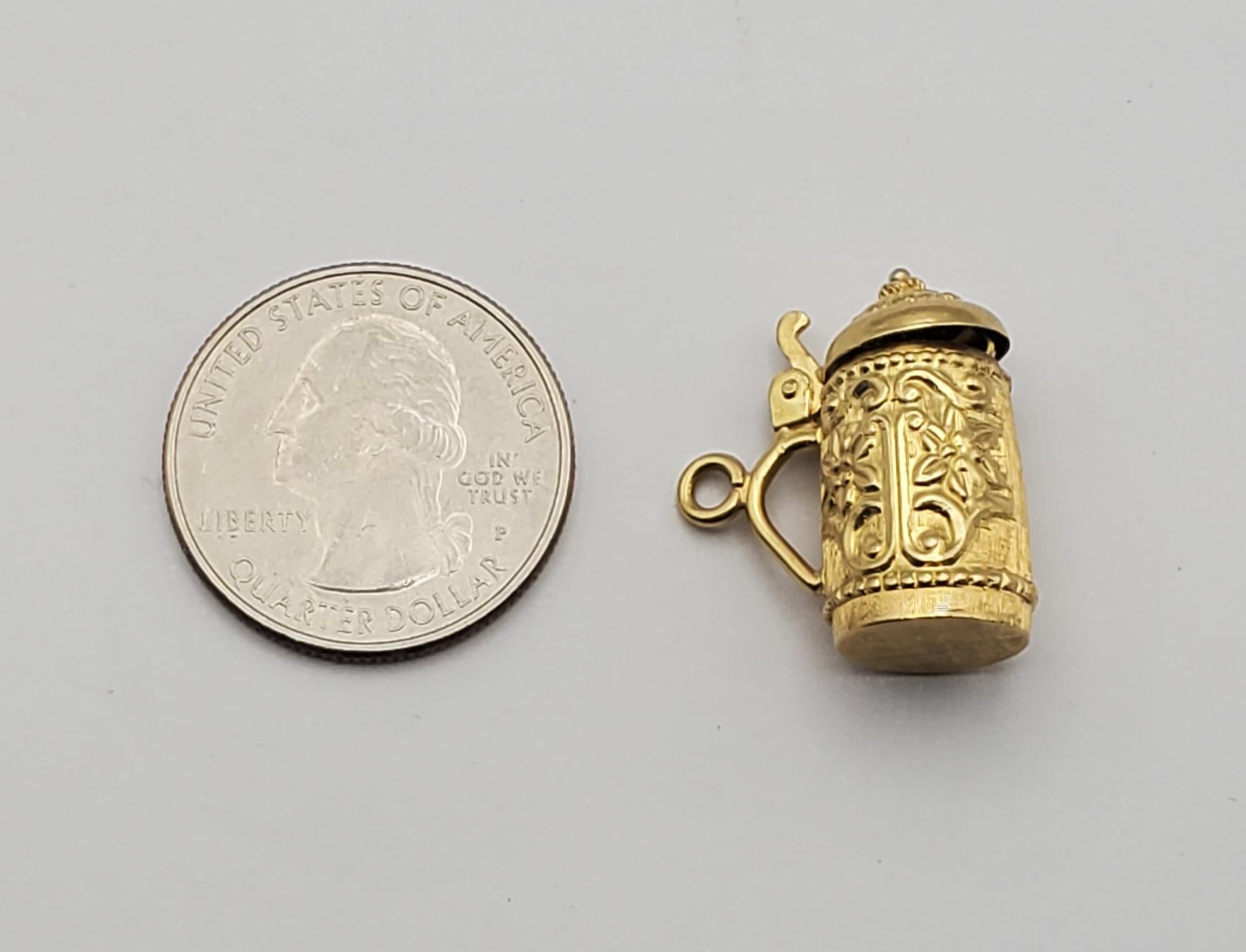 Breloque/pendentif vintage en or jaune 18 carats à couvercle Beer Stein en vente 3