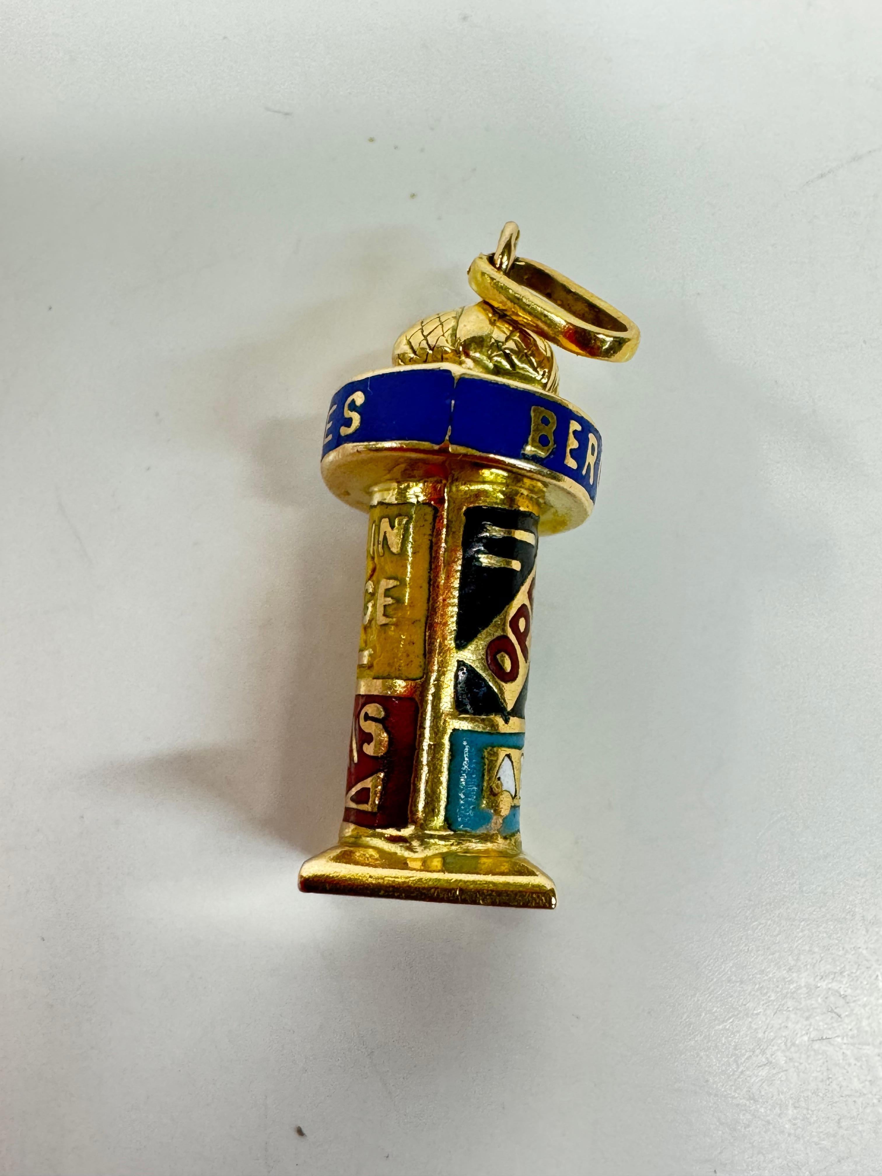 Charm con chiosco di Parigi vintage in oro giallo 18 carati in vendita 1