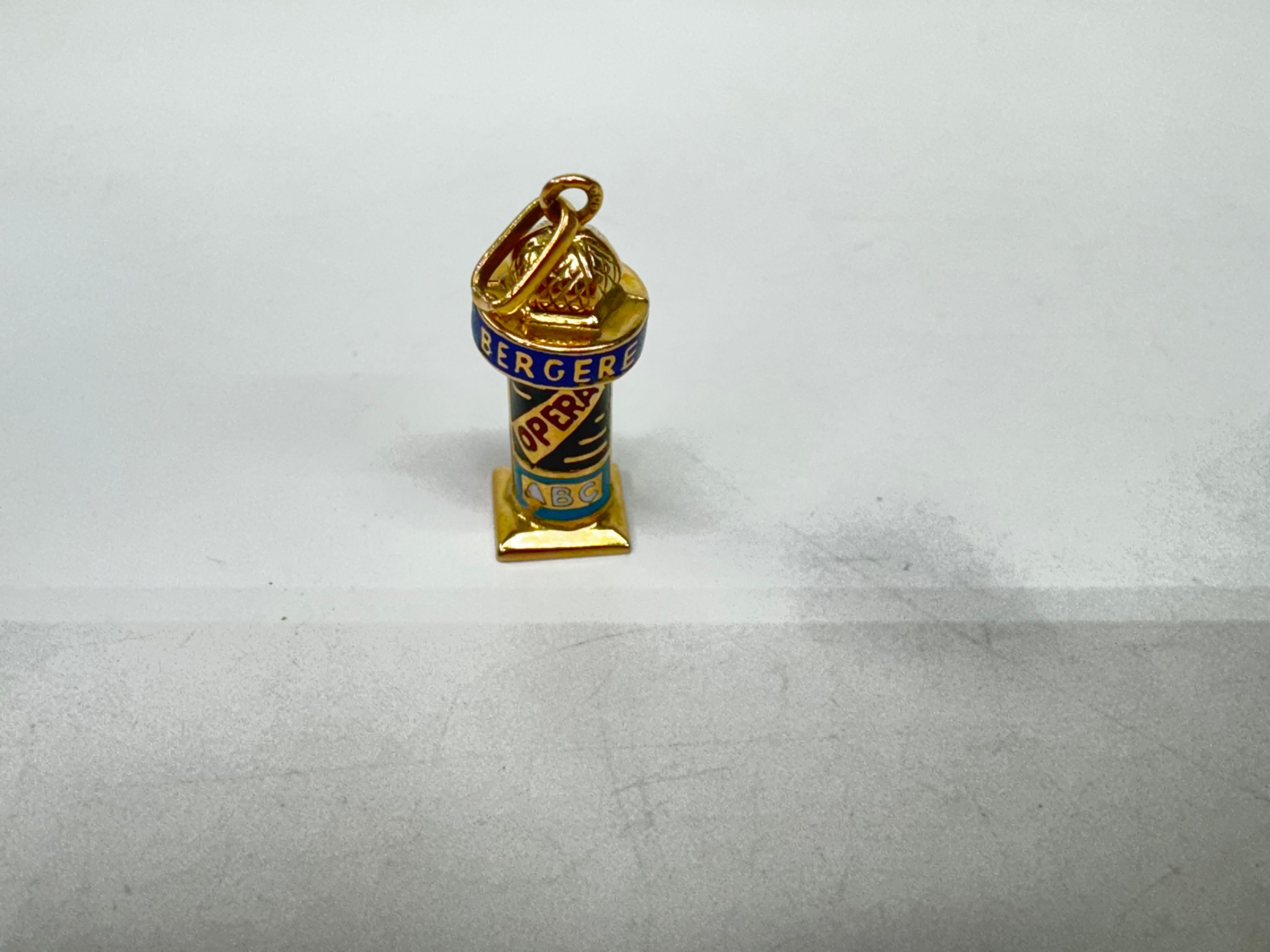 Charm con chiosco di Parigi vintage in oro giallo 18 carati in vendita 2