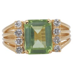 Anello in oro giallo 18k in stile vintage con peridoto naturale e diamanti da 2,24 carati totali