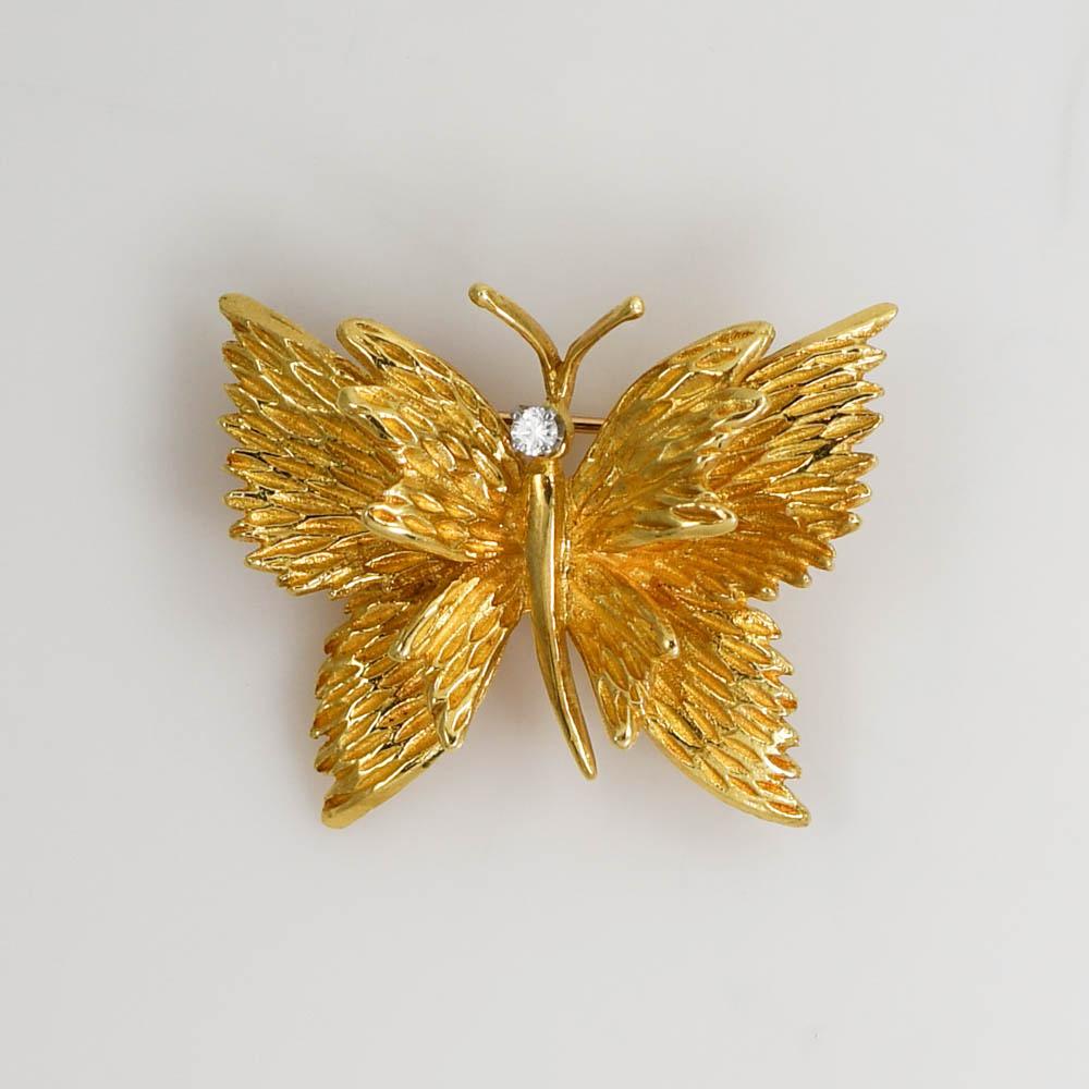 Vintage Tiffany & Co. 18k yellow gold butterfly brooch with diamond.
The brooch is stamped Tiffany & Co, 18k and weighs 11 grams.
The diamond is a round brilliant cut, .05 carats, F color, Vs clarity.
The butterfly measures 1 1/4 by 1 inches.
Most
