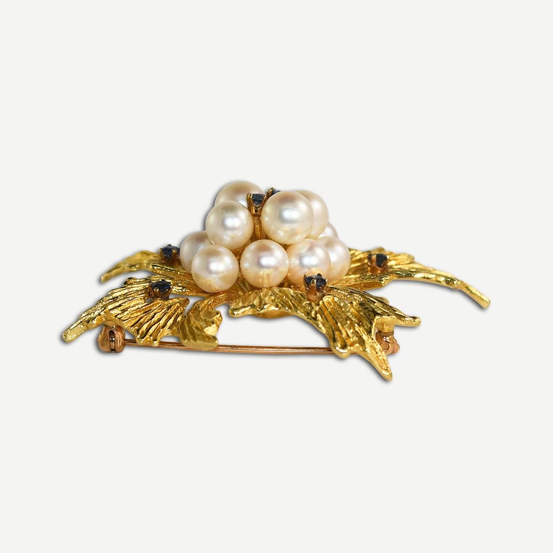 Ladies vintage Tiffany & Co pearl and sapphire brooch in 18k yellow gold.
Stamped 18k Tiffany & Co and weighs 21.4 grams.
The cultured pearls have a white body color and pink overtone and size ranges from 5.5mm to 6.5mm.
Pearl luster is very
