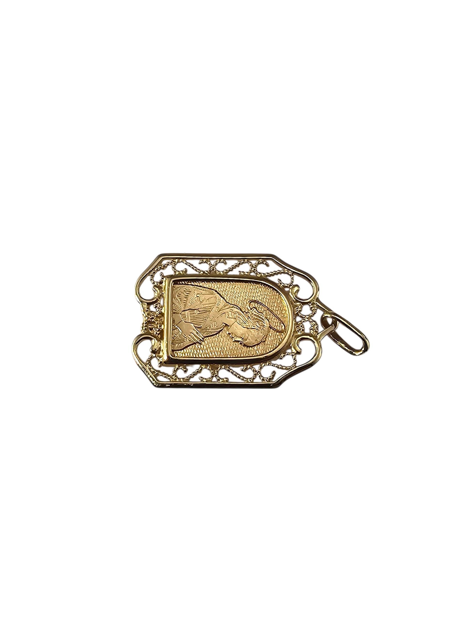 Contemporain Pendentif en or jaune 18K avec médaille de la Vierge Marie #23524 en vente