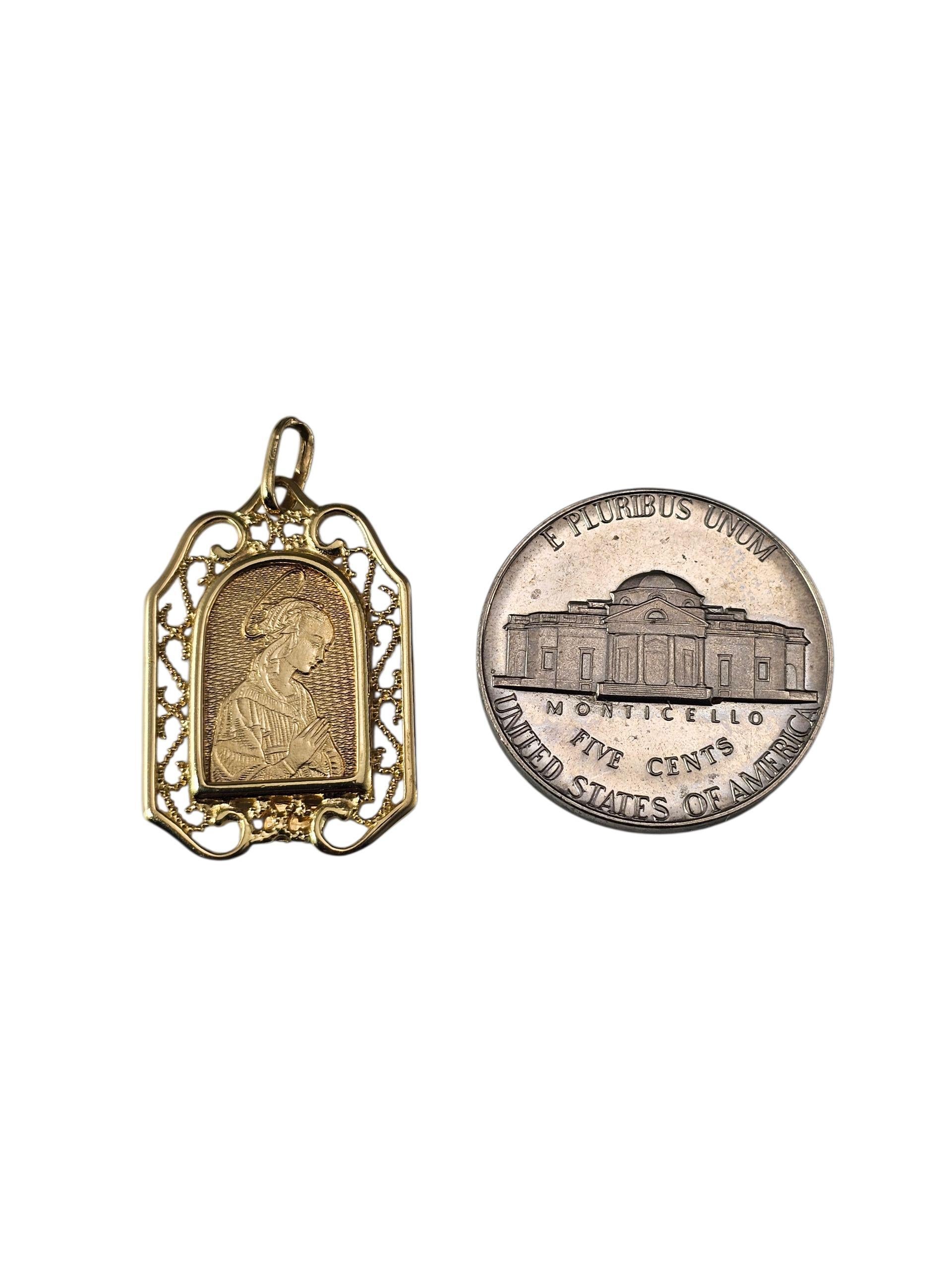 Pendentif en or jaune 18K avec médaille de la Vierge Marie #23524 en vente 1