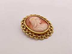 18K Yellow Gold Virgin Mary Shell Cameo Brooch