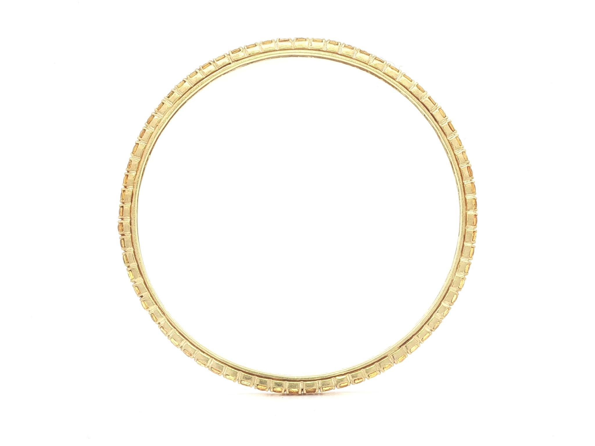 Bracelet en or jaune (18k) avec saphir en forme d'éternité, à enfiler sur le poignet Bon état - En vente à Montclair, NJ